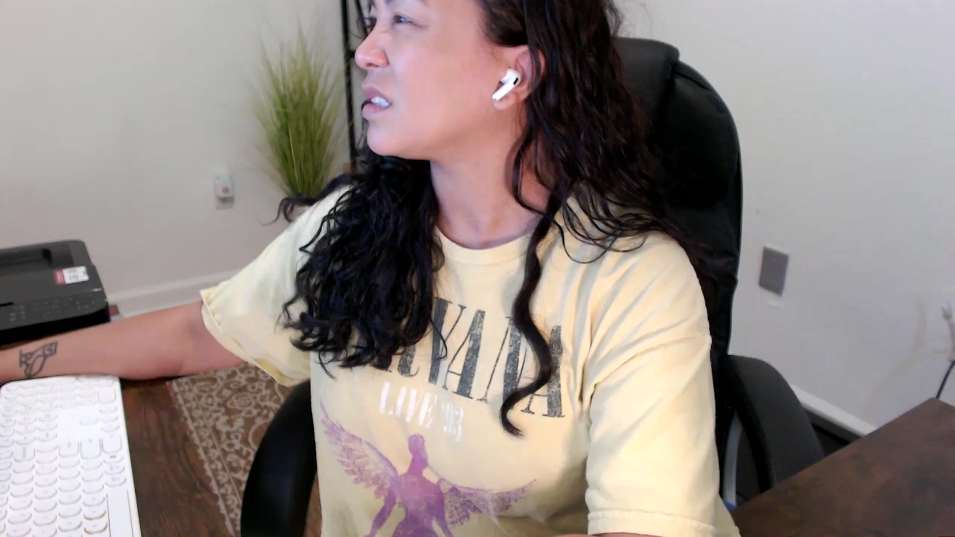 Gallery image thumbnail from MickaylaStar's myfreecams stream on, 11/05/2025, 17:15 image 13 of 20