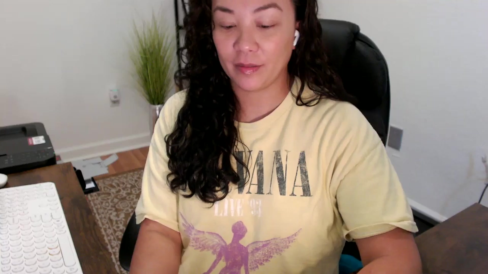 Gallery image thumbnail from MickaylaStar's myfreecams stream on, 11/05/2025, 17:54 image 2 of 20