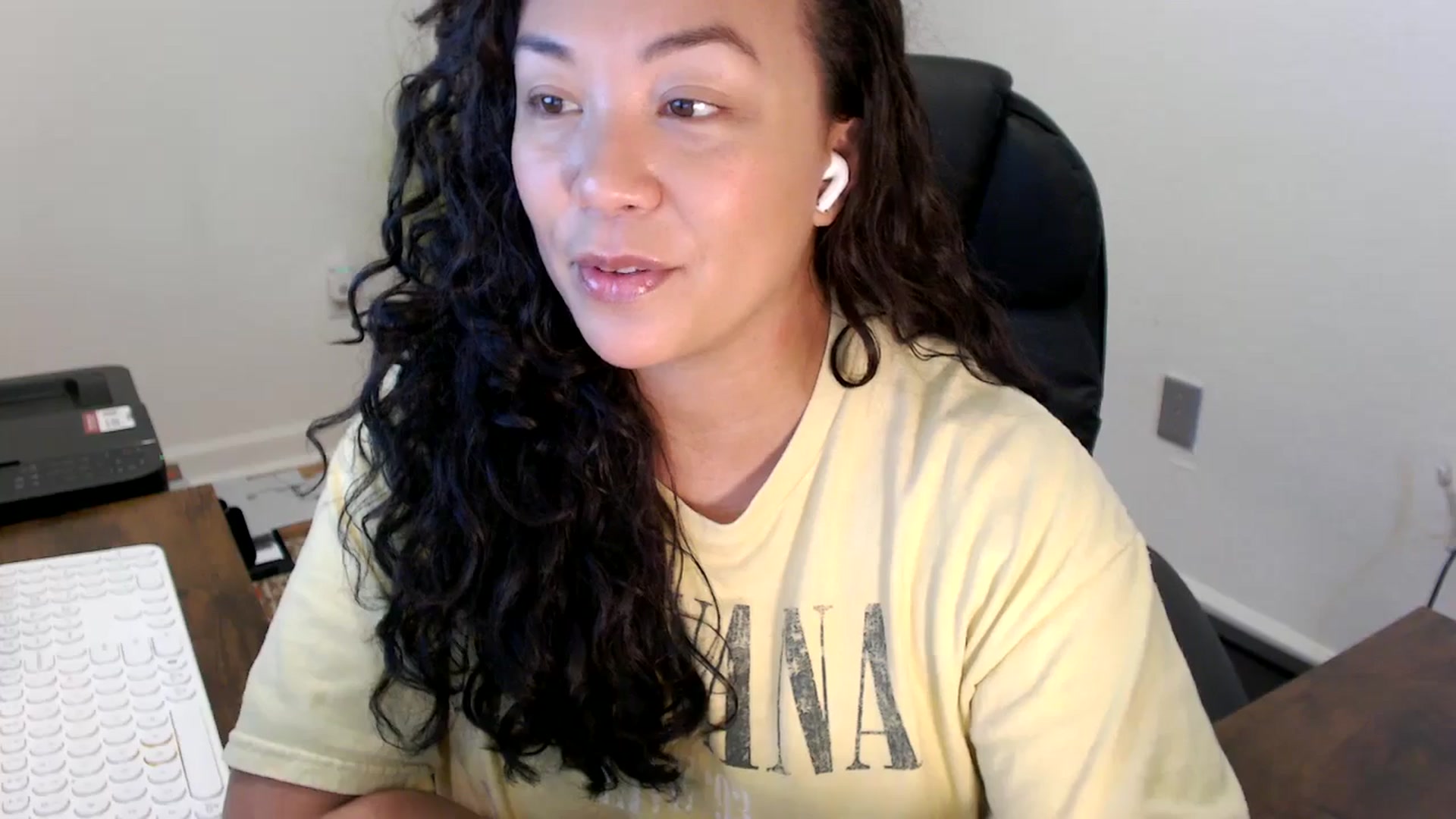Gallery image thumbnail from MickaylaStar's myfreecams stream on, 11/05/2025, 17:54 image 10 of 20