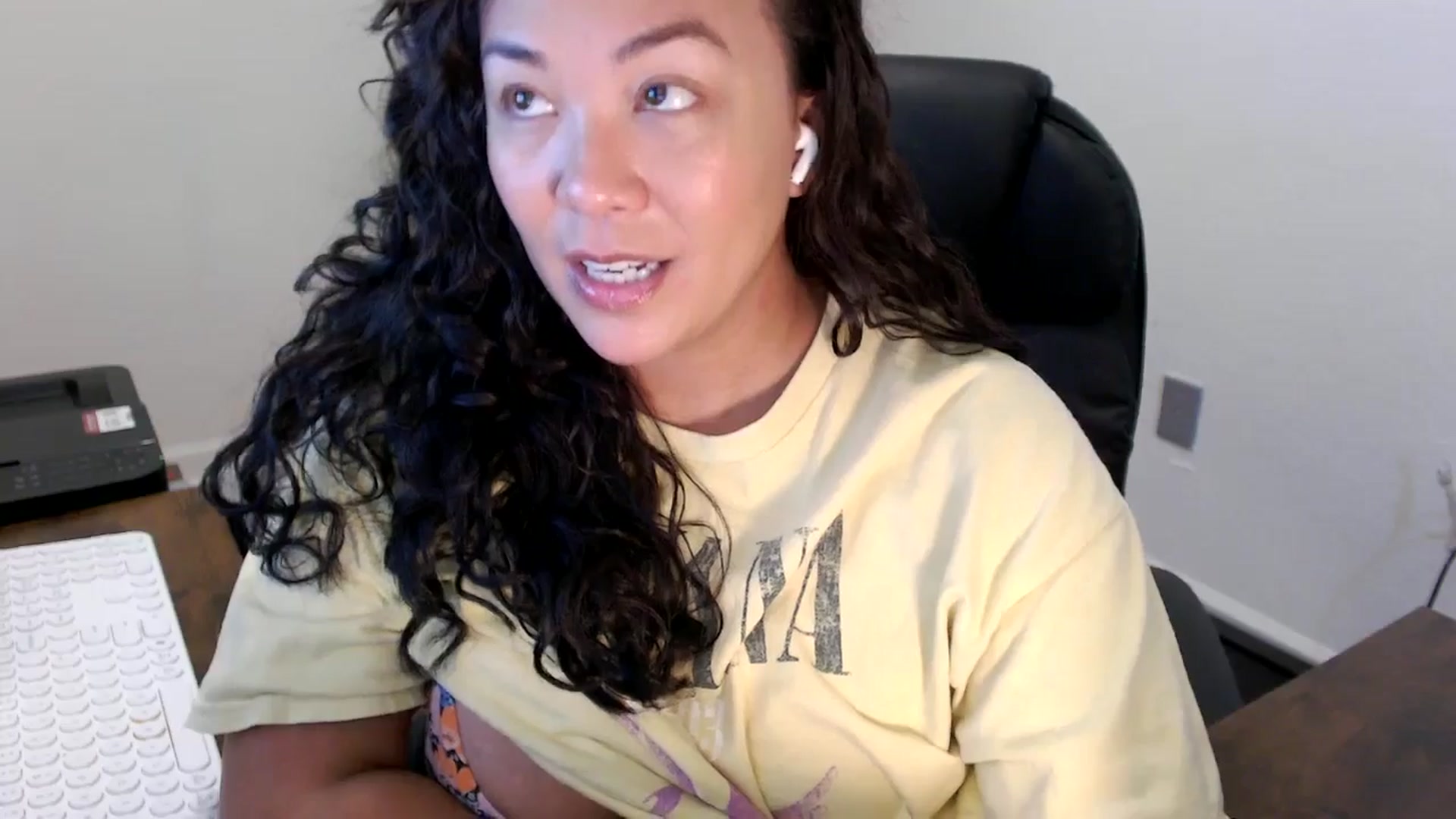 Gallery image thumbnail from MickaylaStar's myfreecams stream on, 11/05/2025, 17:54 image 12 of 20