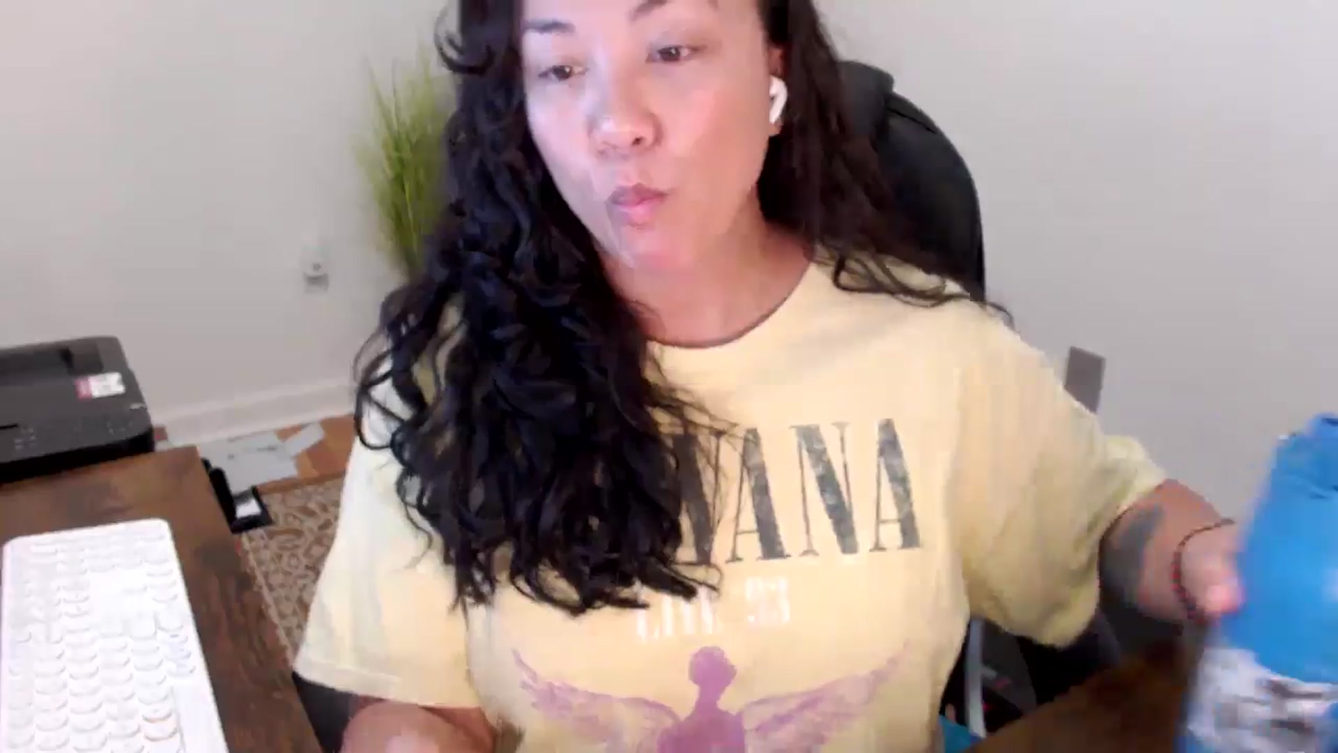 Gallery image thumbnail from MickaylaStar's myfreecams stream on, 11/05/2025, 21:06 image 2 of 20