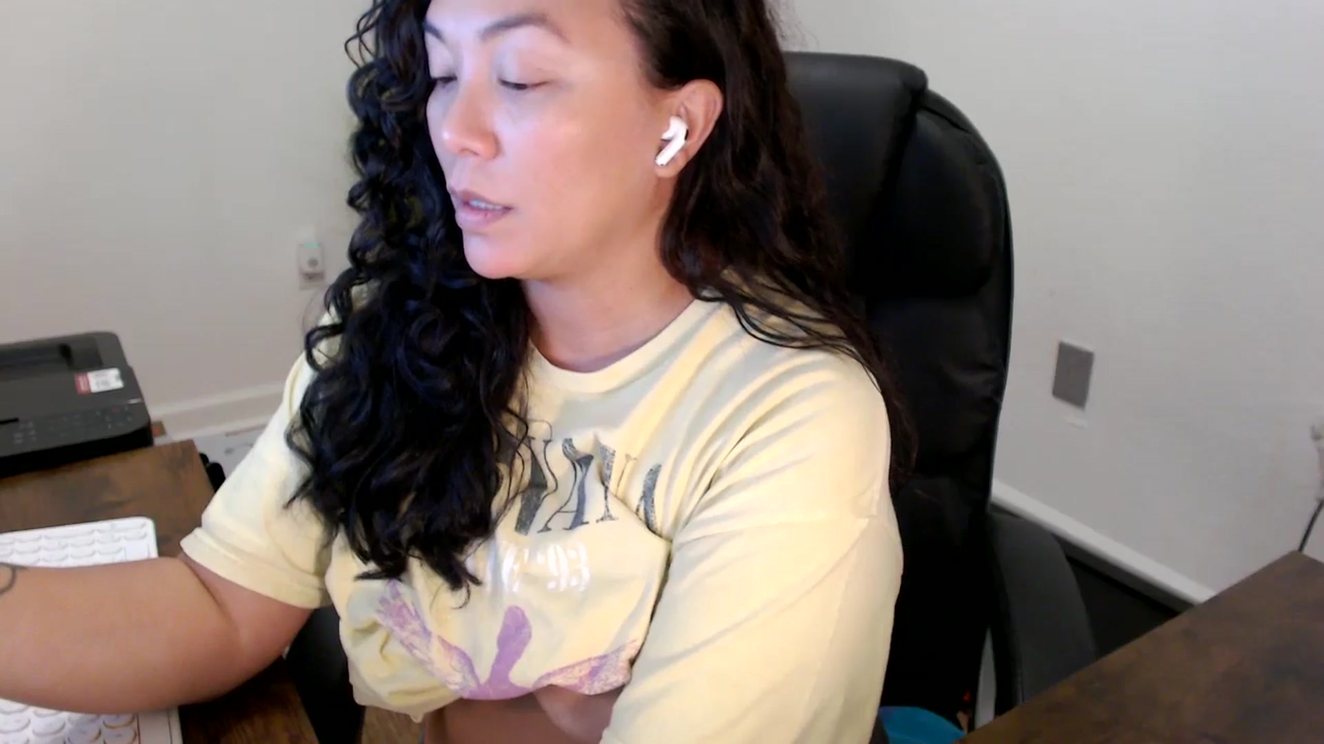 Gallery image thumbnail from MickaylaStar's myfreecams stream on, 11/05/2025, 22:14 image 10 of 20