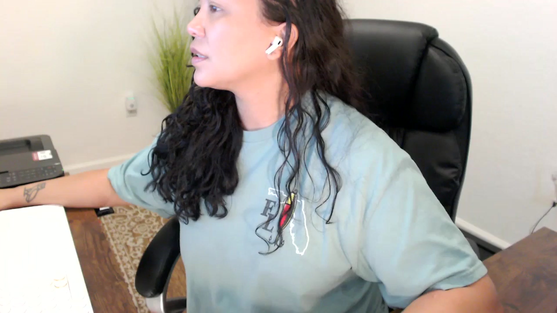 Gallery image thumbnail from MickaylaStar's myfreecams stream on, 11/06/2025, 16:16 image 12 of 20