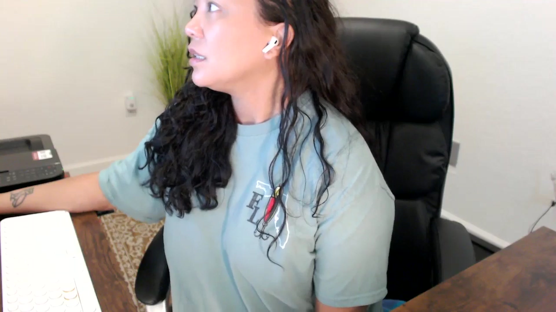 Gallery image thumbnail from MickaylaStar's myfreecams stream on, 11/06/2025, 16:16 image 3 of 20