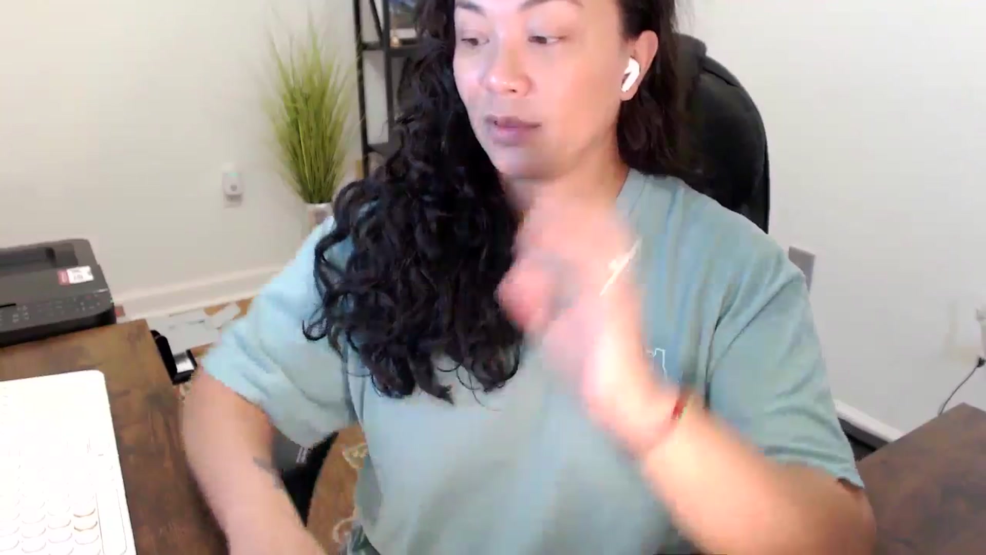 Gallery image thumbnail from MickaylaStar's myfreecams stream on, 11/06/2025, 18:37 image 10 of 20