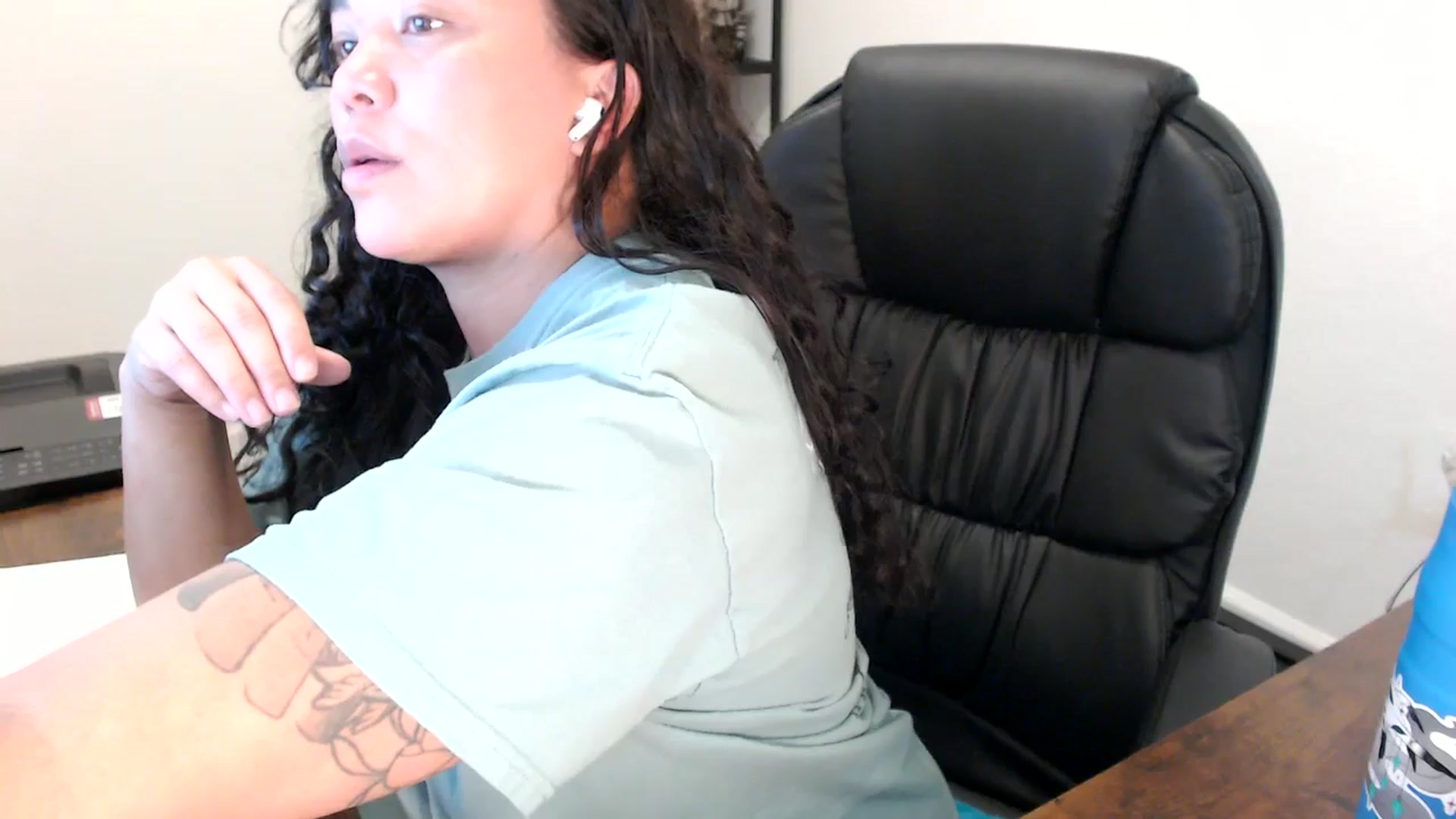 Gallery image thumbnail from MickaylaStar's myfreecams stream on, 11/06/2025, 19:59 image 6 of 20