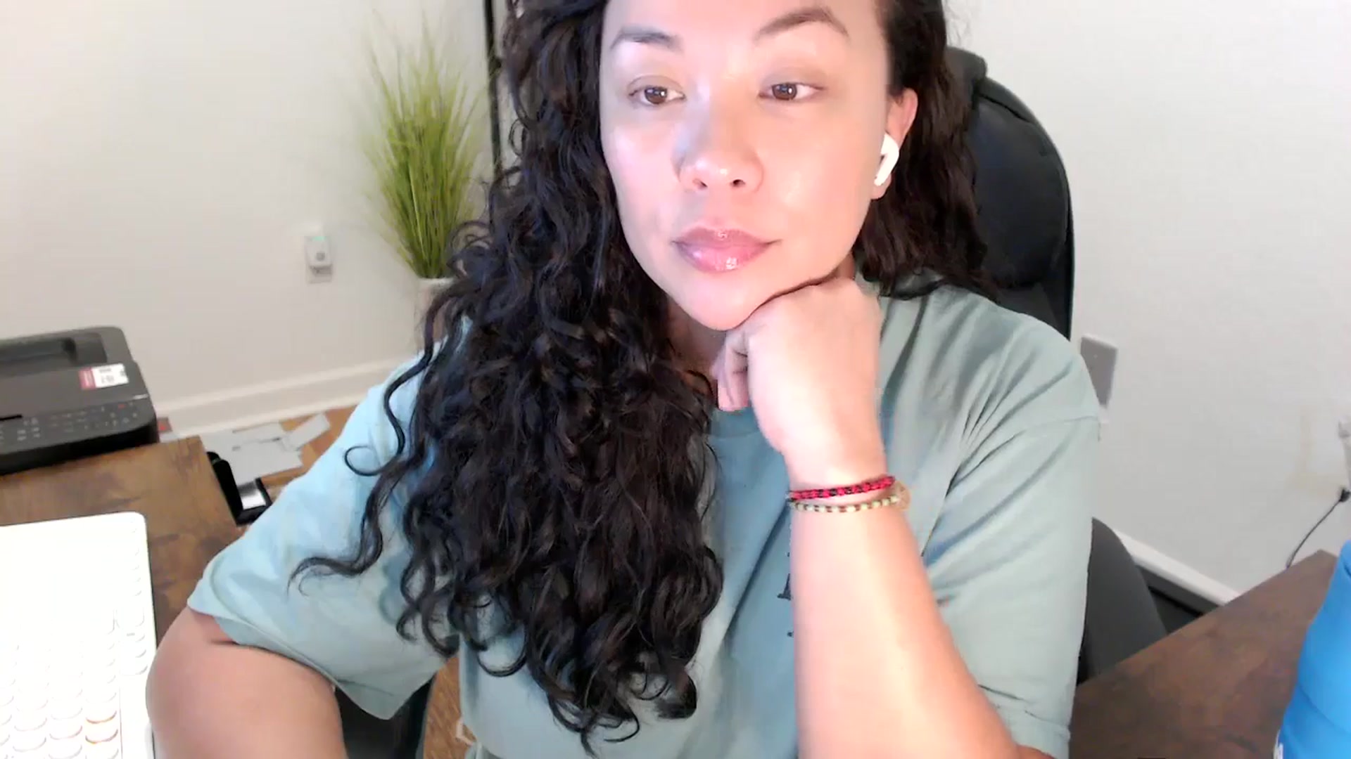 Gallery image thumbnail from MickaylaStar's myfreecams stream on, 11/06/2025, 19:59 image 10 of 20