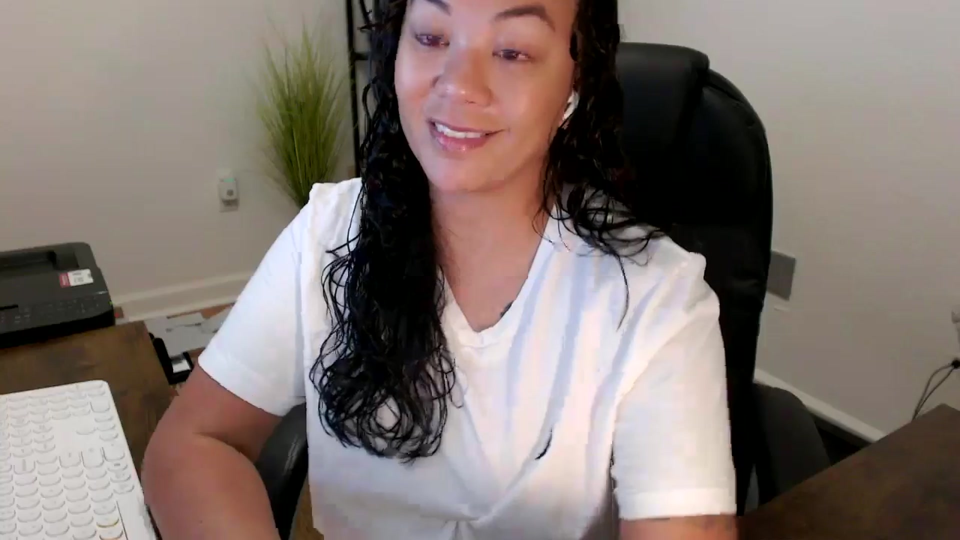 Gallery image thumbnail from MickaylaStar's myfreecams stream on, 11/07/2025, 15:25 image 7 of 20