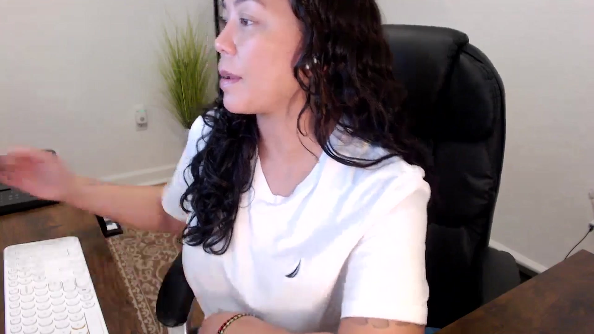 Gallery image thumbnail from MickaylaStar's myfreecams stream on, 11/07/2025, 18:06 image 16 of 20