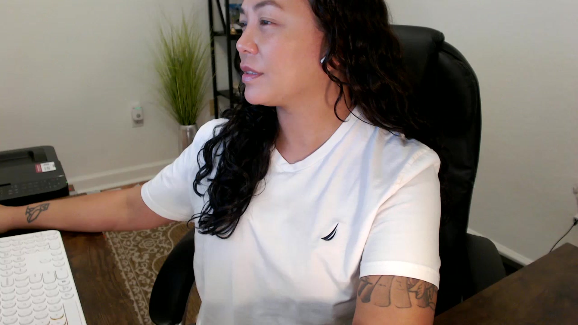 Gallery image thumbnail from MickaylaStar's myfreecams stream on, 11/07/2025, 18:06 image 13 of 20