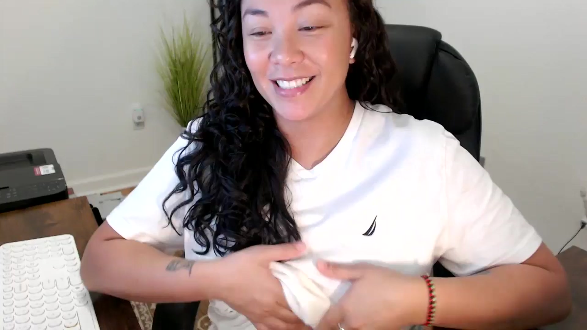 Gallery image thumbnail from MickaylaStar's myfreecams stream on, 11/07/2025, 18:43 image 12 of 20