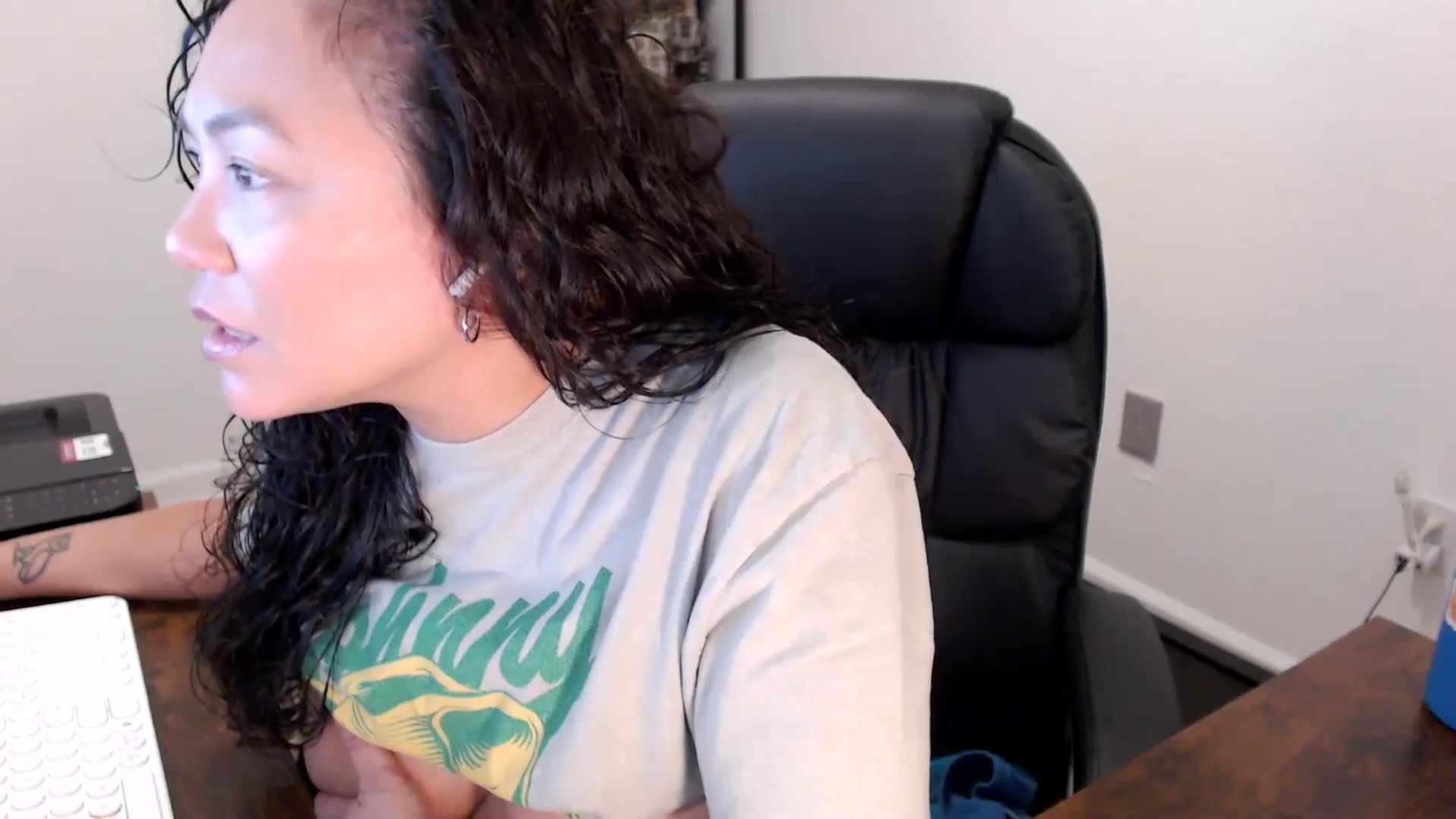 Gallery image thumbnail from MickaylaStar's myfreecams stream on, 11/10/2025, 17:23 image 8 of 20