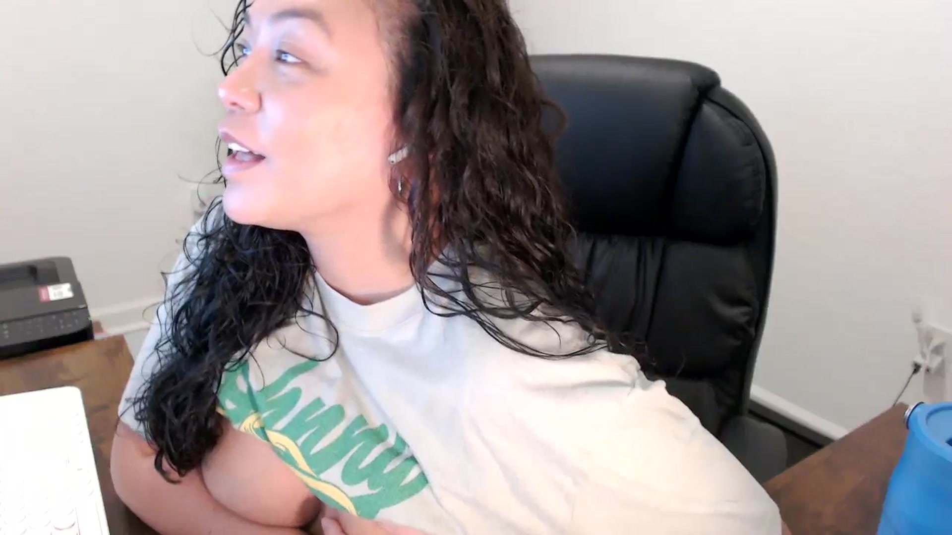 Gallery image thumbnail from MickaylaStar's myfreecams stream on, 11/10/2025, 17:53 image 11 of 20