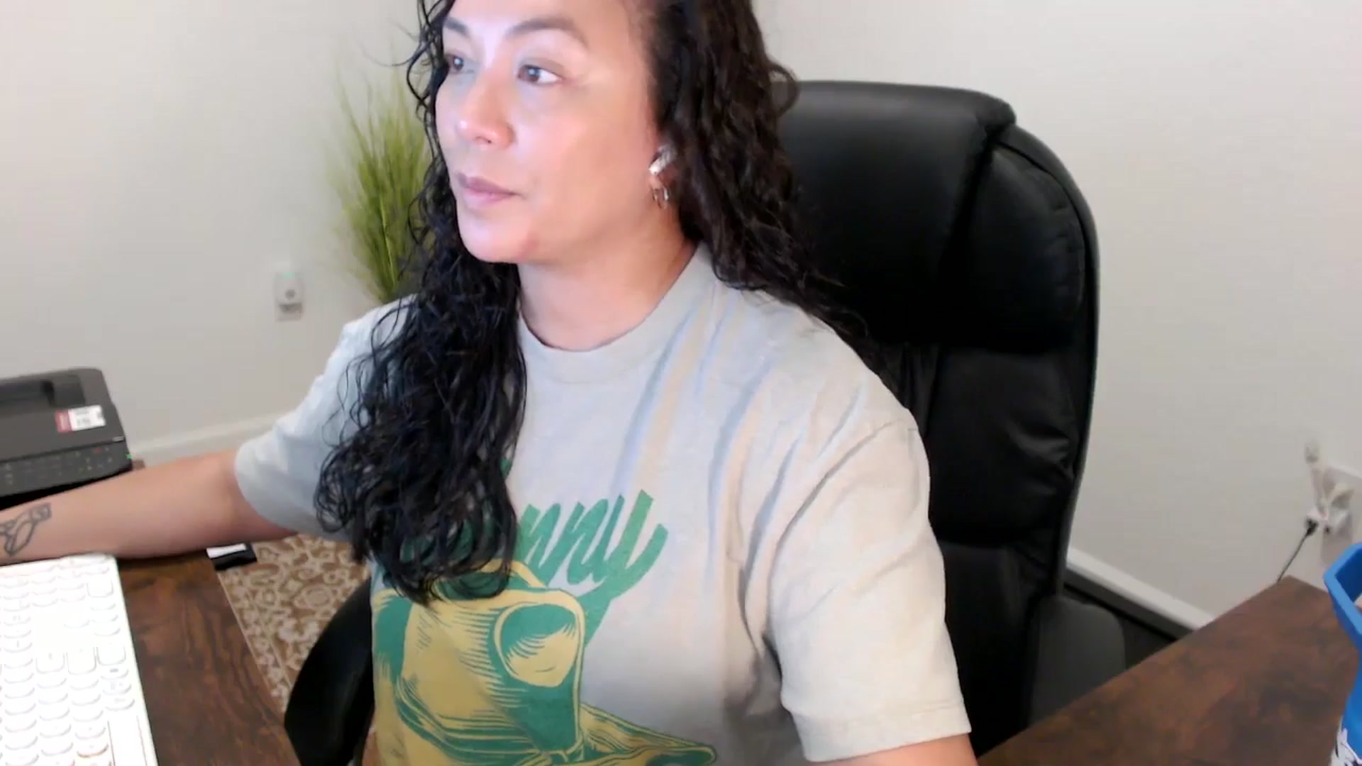 Gallery image thumbnail from MickaylaStar's myfreecams stream on, 11/10/2025, 17:53 image 17 of 20