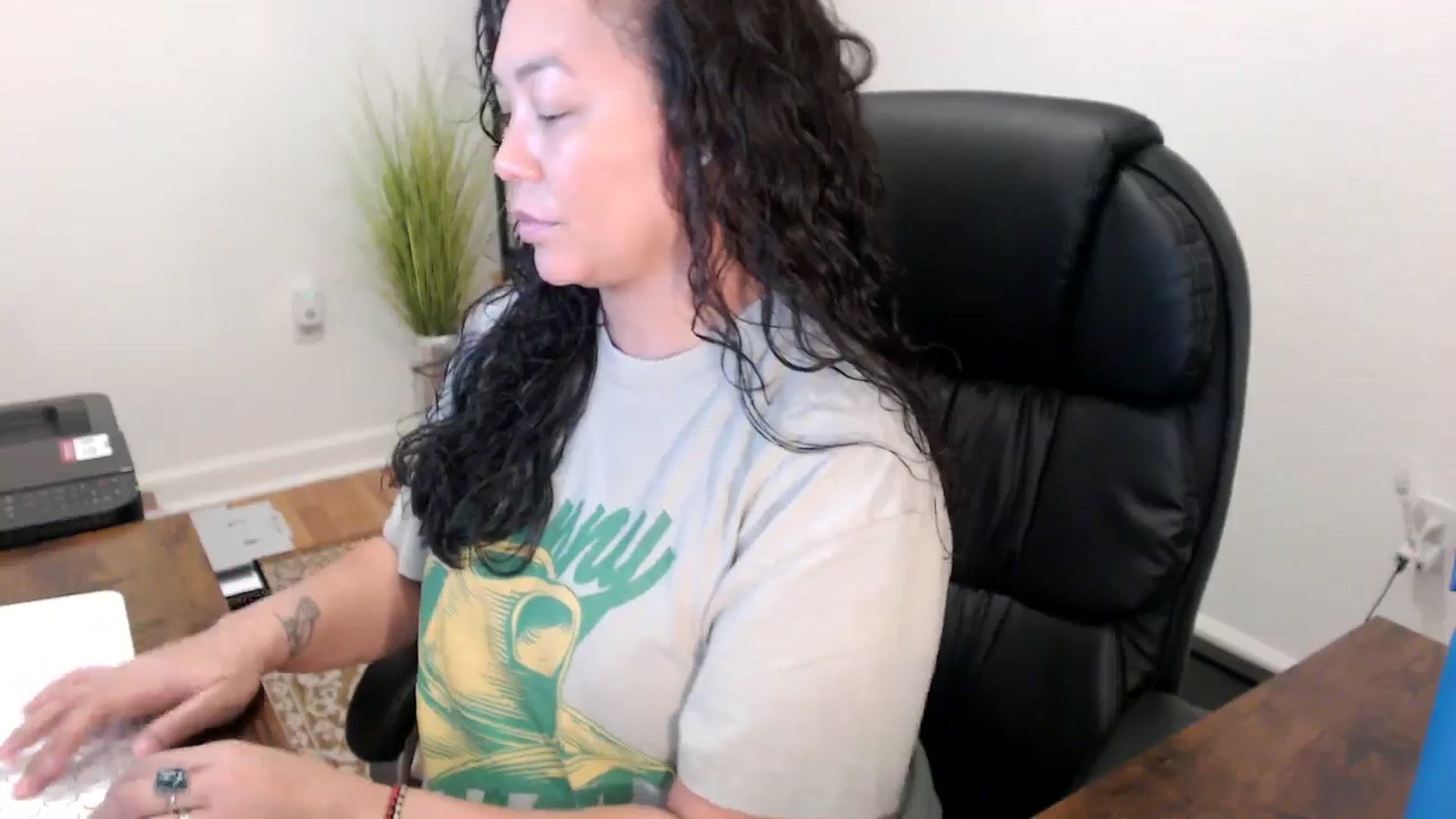 Gallery image thumbnail from MickaylaStar's myfreecams stream on, 11/10/2025, 17:53 image 15 of 20