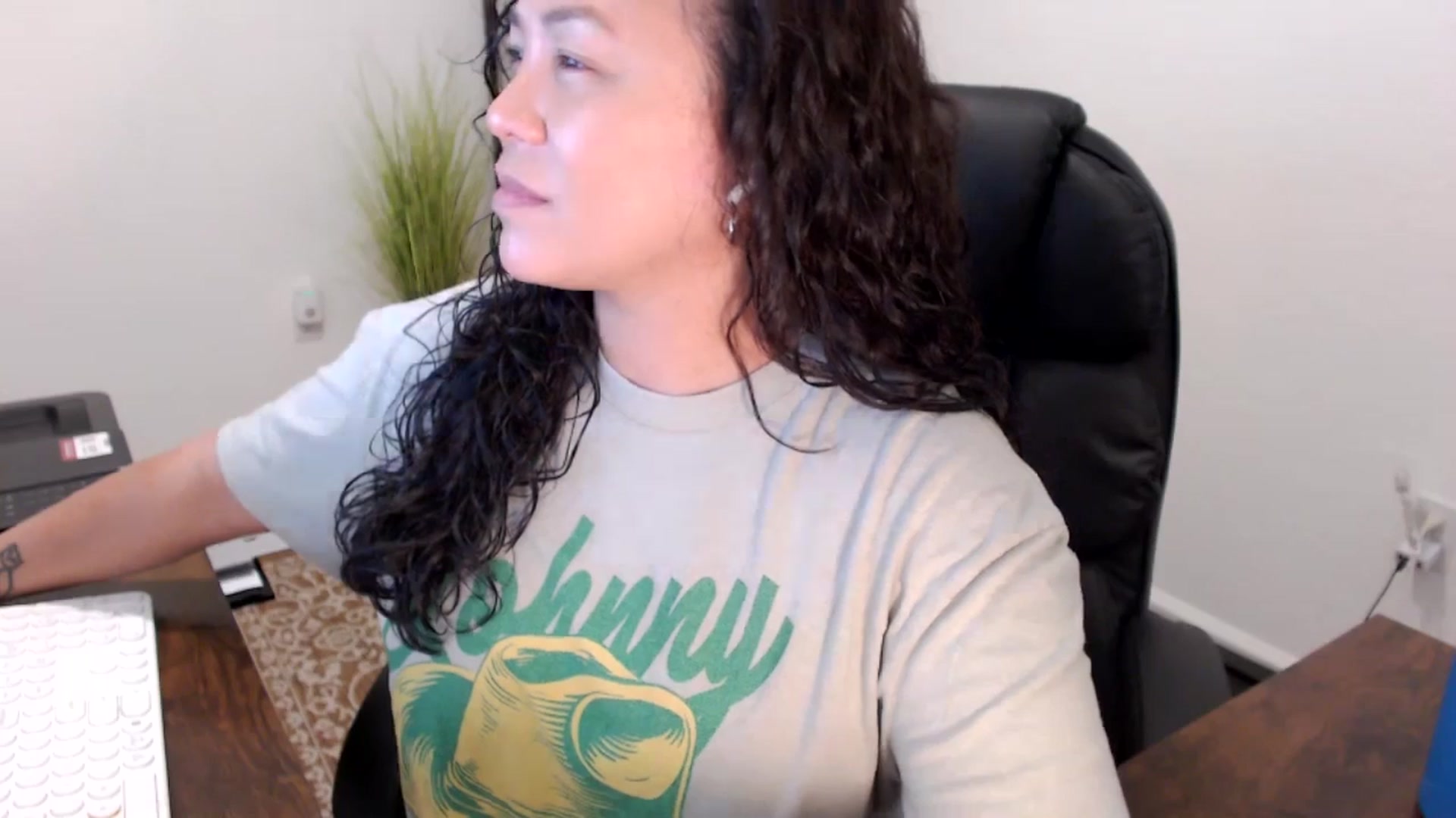Gallery image thumbnail from MickaylaStar's myfreecams stream on, 11/10/2025, 18:43 image 11 of 20
