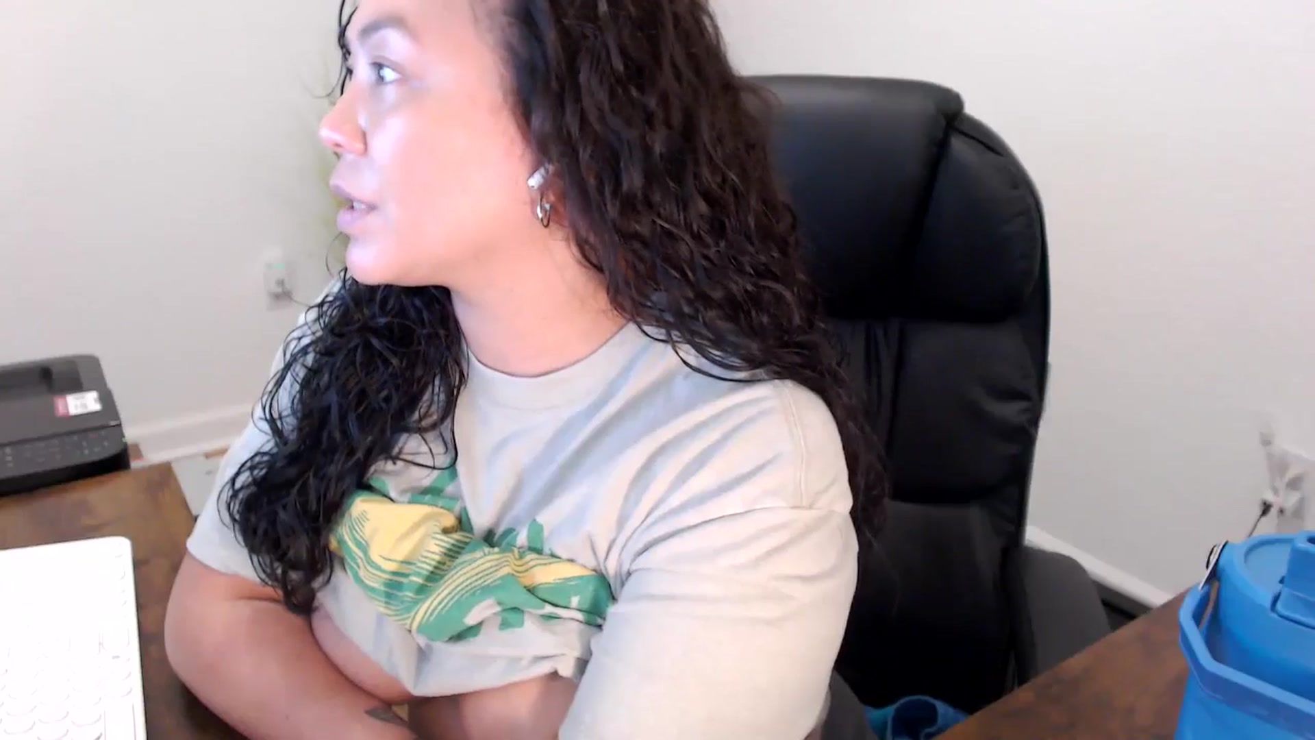 Gallery image thumbnail from MickaylaStar's myfreecams stream on, 11/10/2025, 18:43 image 15 of 20