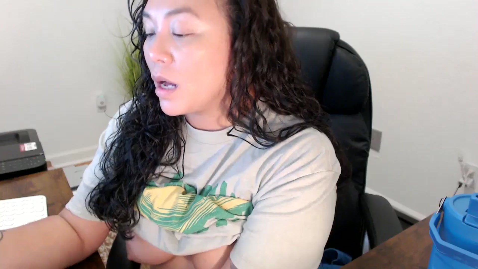 Gallery image thumbnail from MickaylaStar's myfreecams stream on, 11/10/2025, 18:43 image 17 of 20