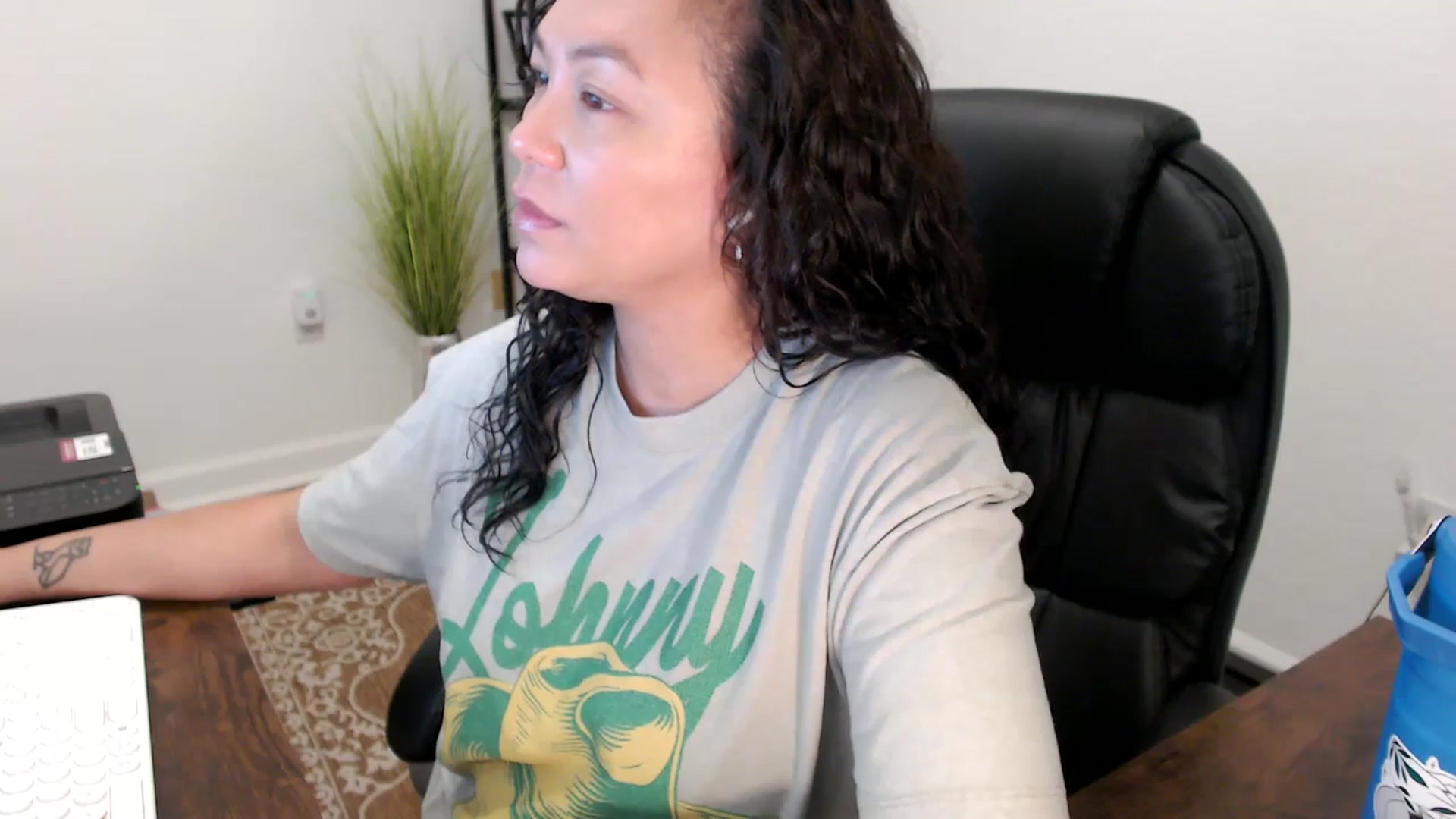 Gallery image thumbnail from MickaylaStar's myfreecams stream on, 11/10/2025, 19:38 image 16 of 20
