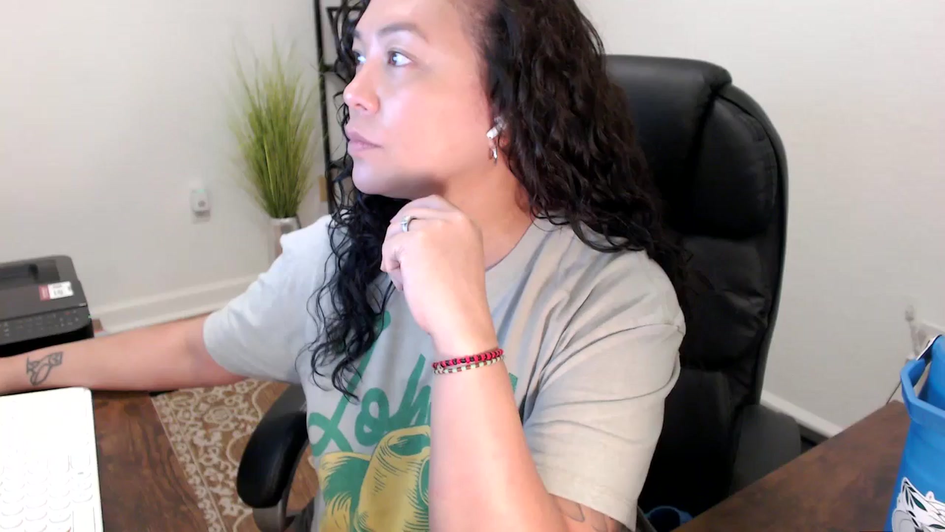 Gallery image thumbnail from MickaylaStar's myfreecams stream on, 11/10/2025, 19:38 image 1 of 20