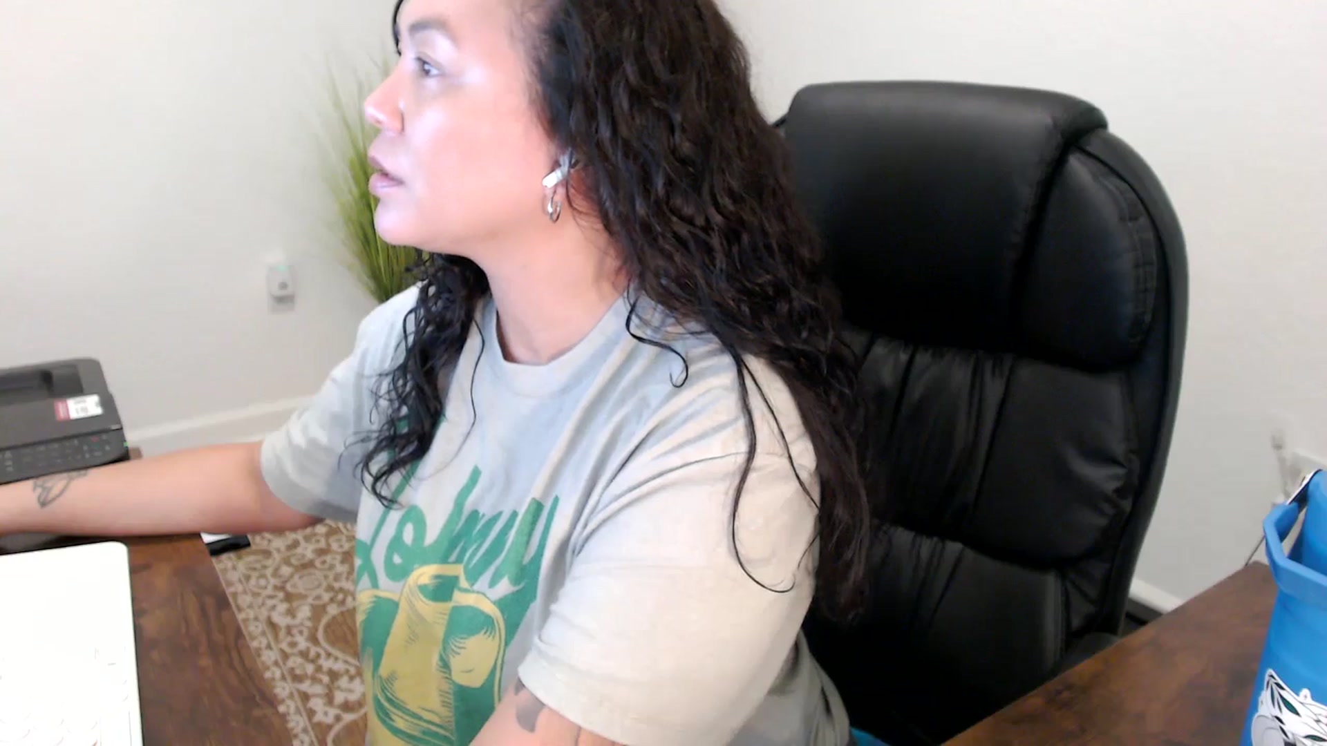 Gallery image thumbnail from MickaylaStar's myfreecams stream on, 11/10/2025, 19:38 image 18 of 20