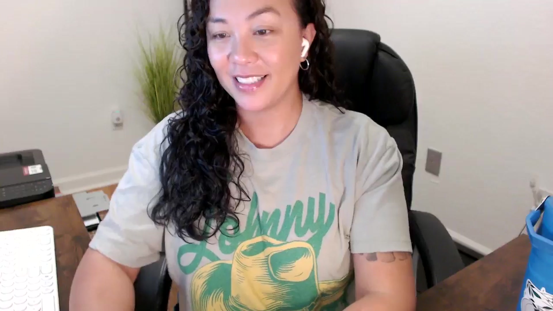 Gallery image thumbnail from MickaylaStar's myfreecams stream on, 11/10/2025, 20:08 image 13 of 20