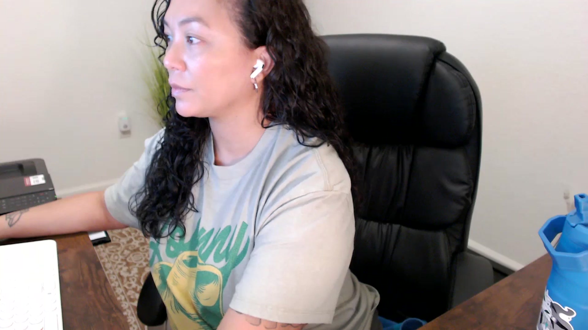 Gallery image thumbnail from MickaylaStar's myfreecams stream on, 11/10/2025, 20:08 image 17 of 20