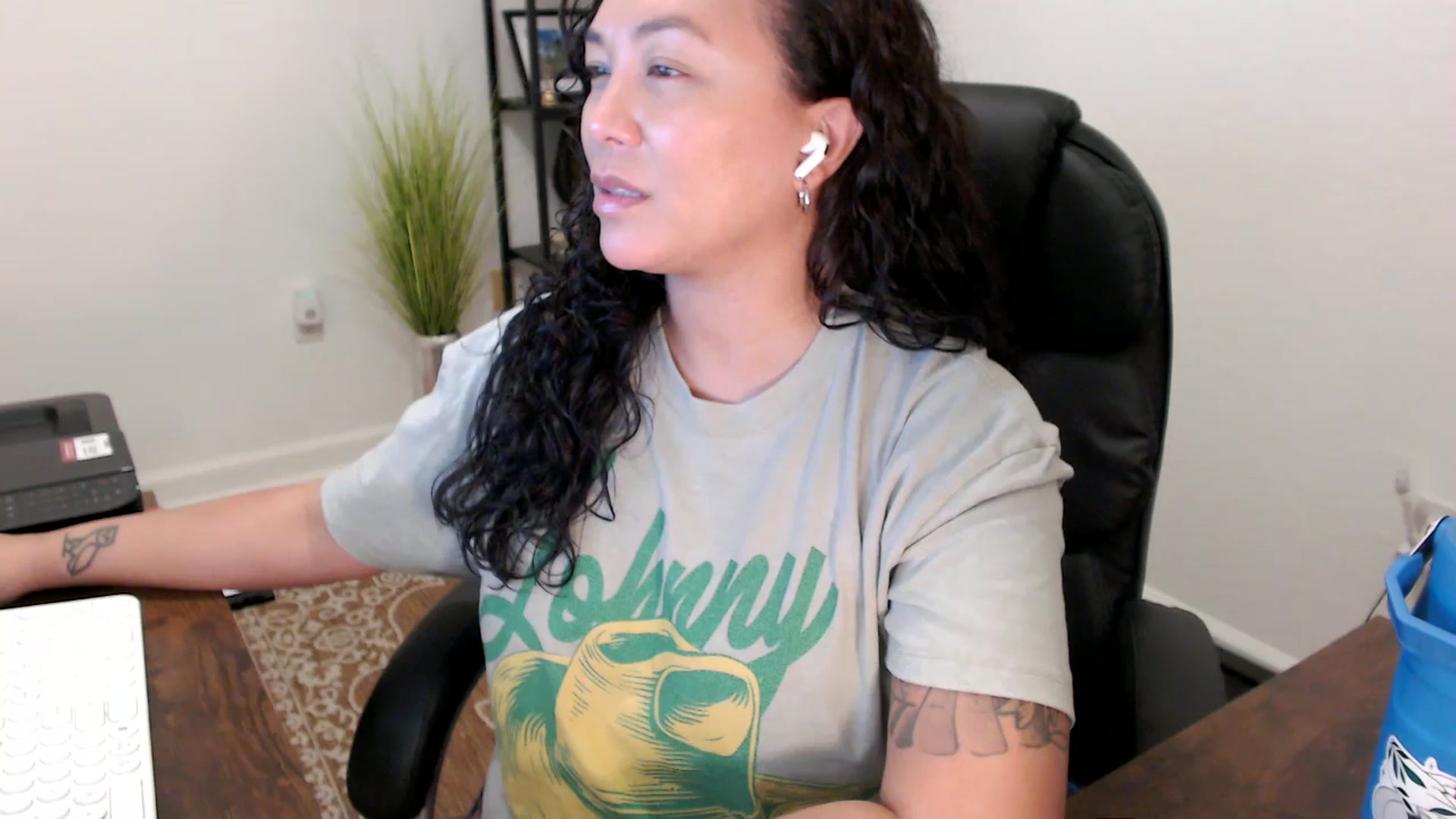 Gallery image thumbnail from MickaylaStar's myfreecams stream on, 11/10/2025, 20:08 image 11 of 20