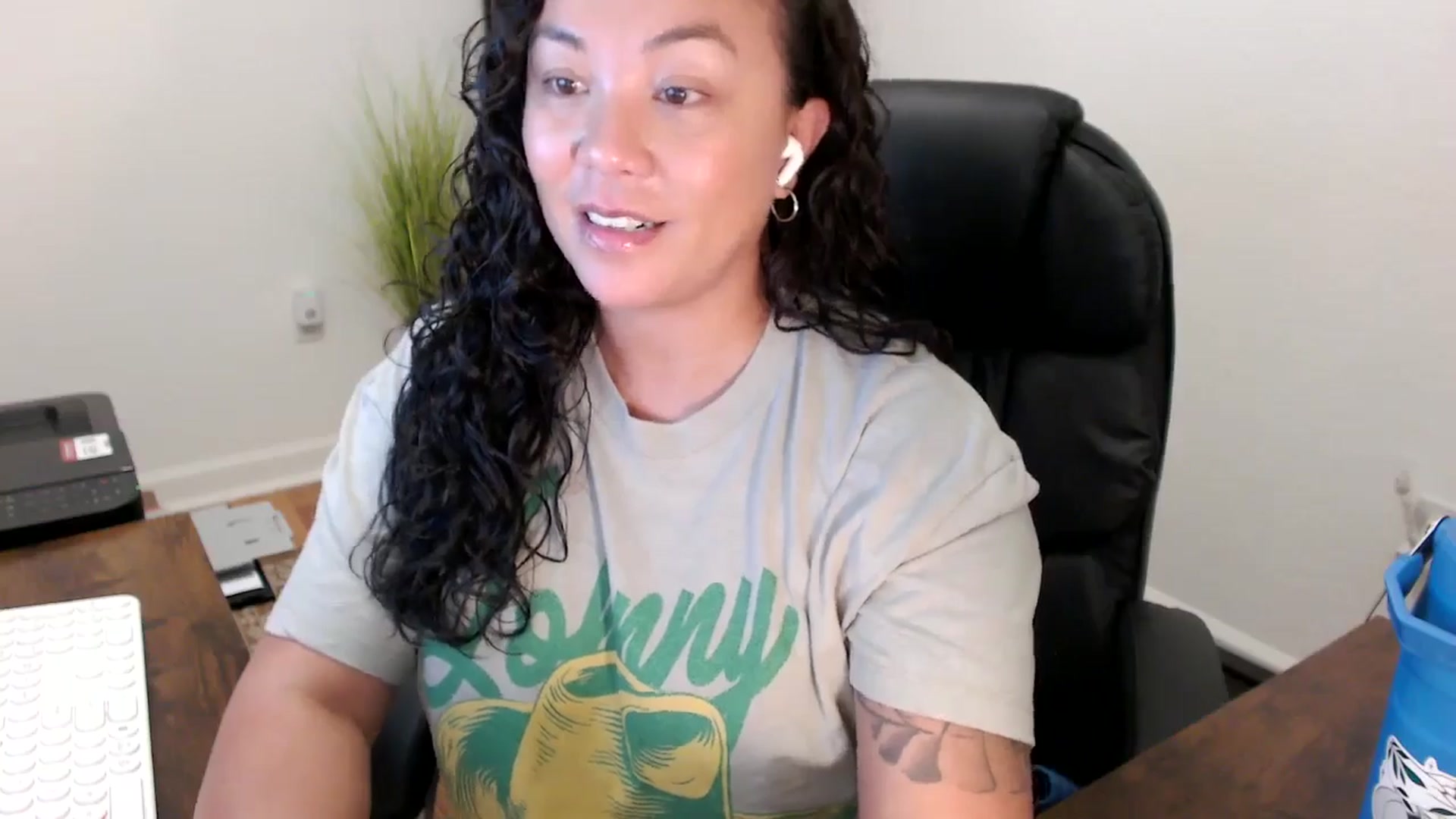 Gallery image thumbnail from MickaylaStar's myfreecams stream on, 11/10/2025, 20:08 image 10 of 20