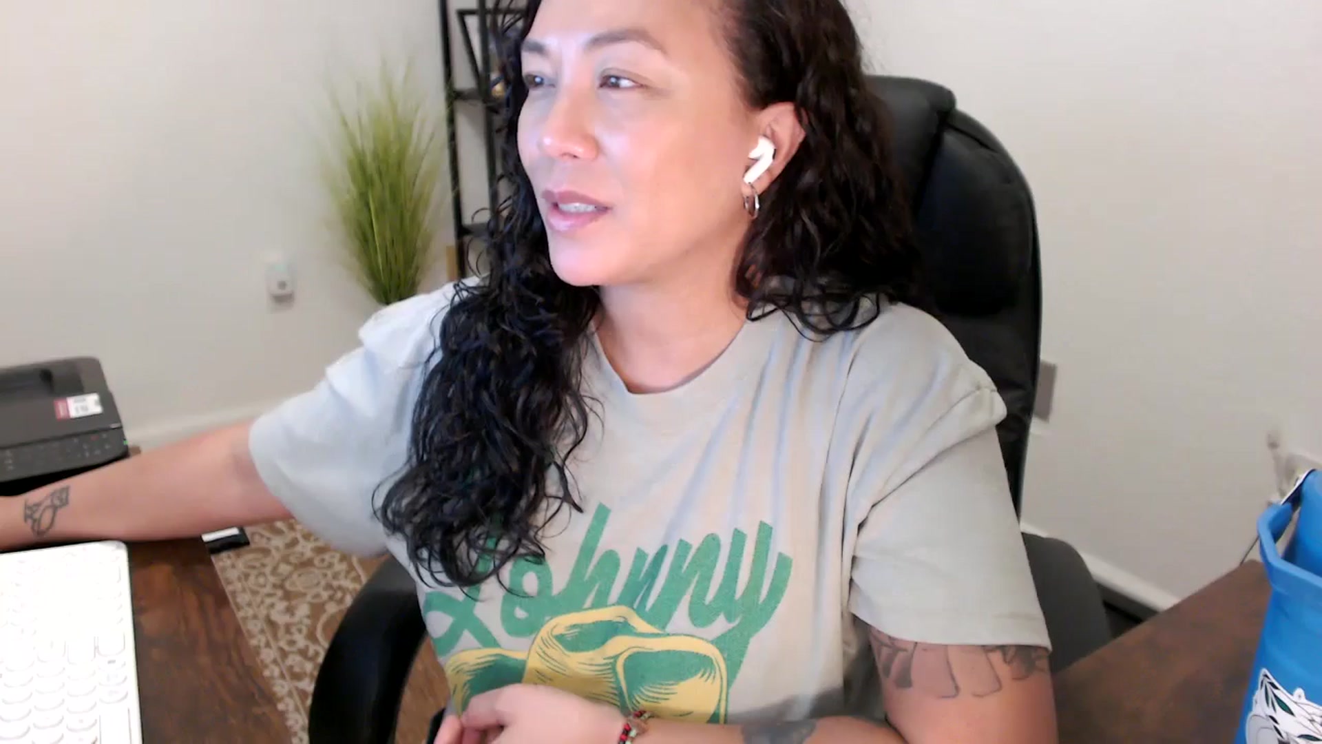 Gallery image thumbnail from MickaylaStar's myfreecams stream on, 11/10/2025, 20:08 image 12 of 20