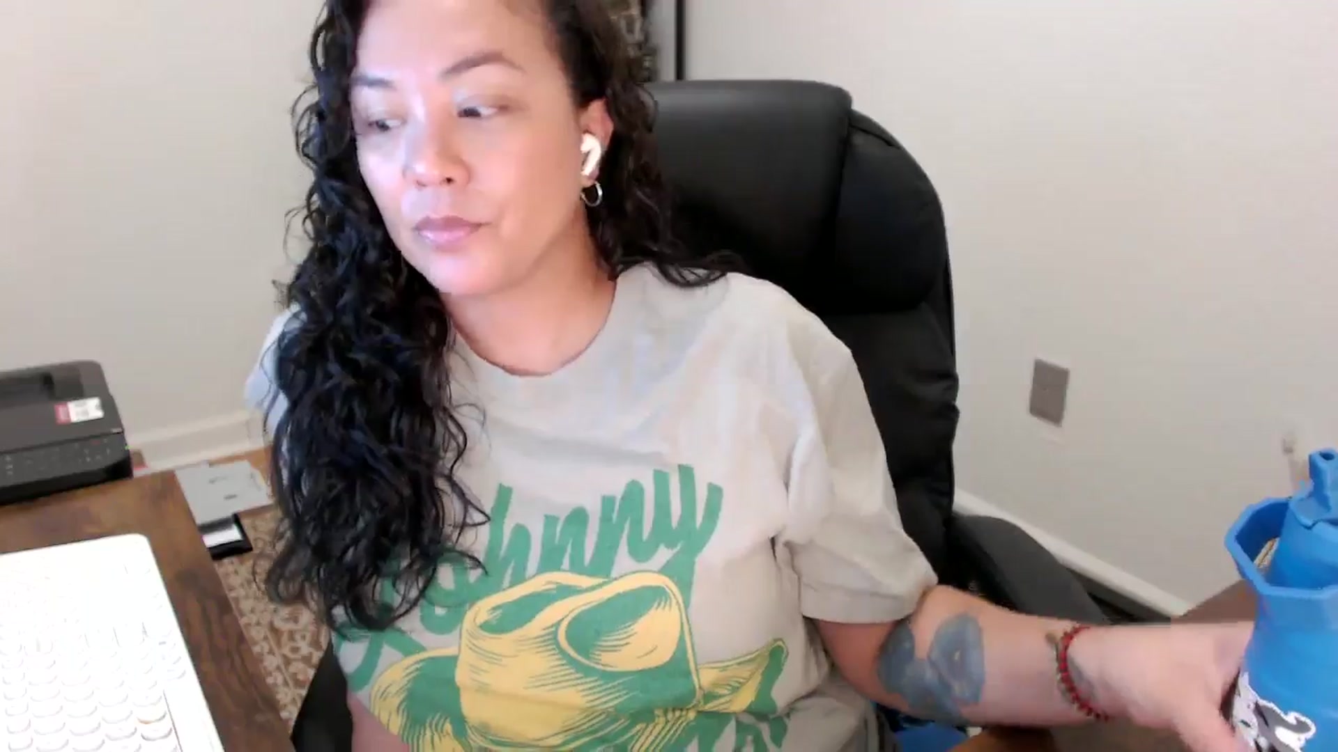 Gallery image thumbnail from MickaylaStar's myfreecams stream on, 11/10/2025, 20:08 image 20 of 20