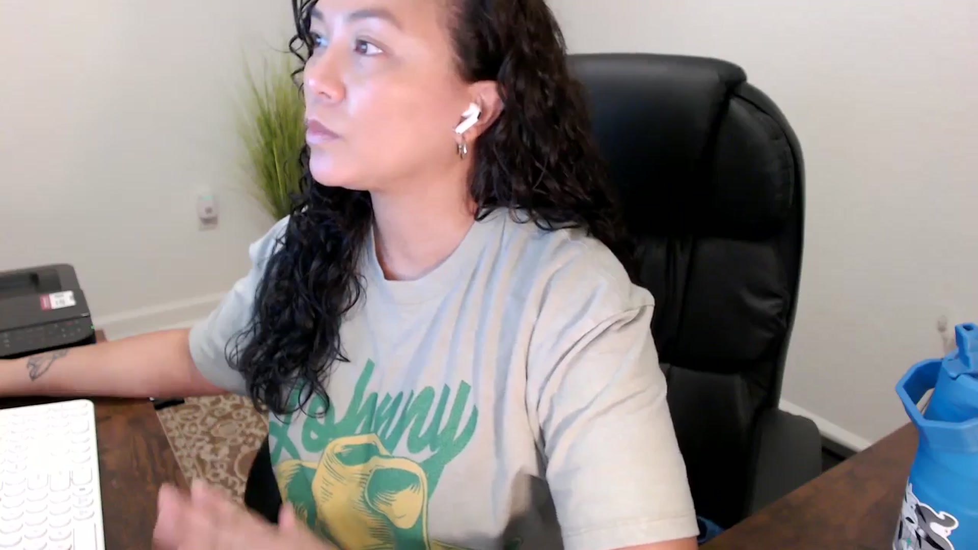 Gallery image thumbnail from MickaylaStar's myfreecams stream on, 11/10/2025, 20:08 image 14 of 20