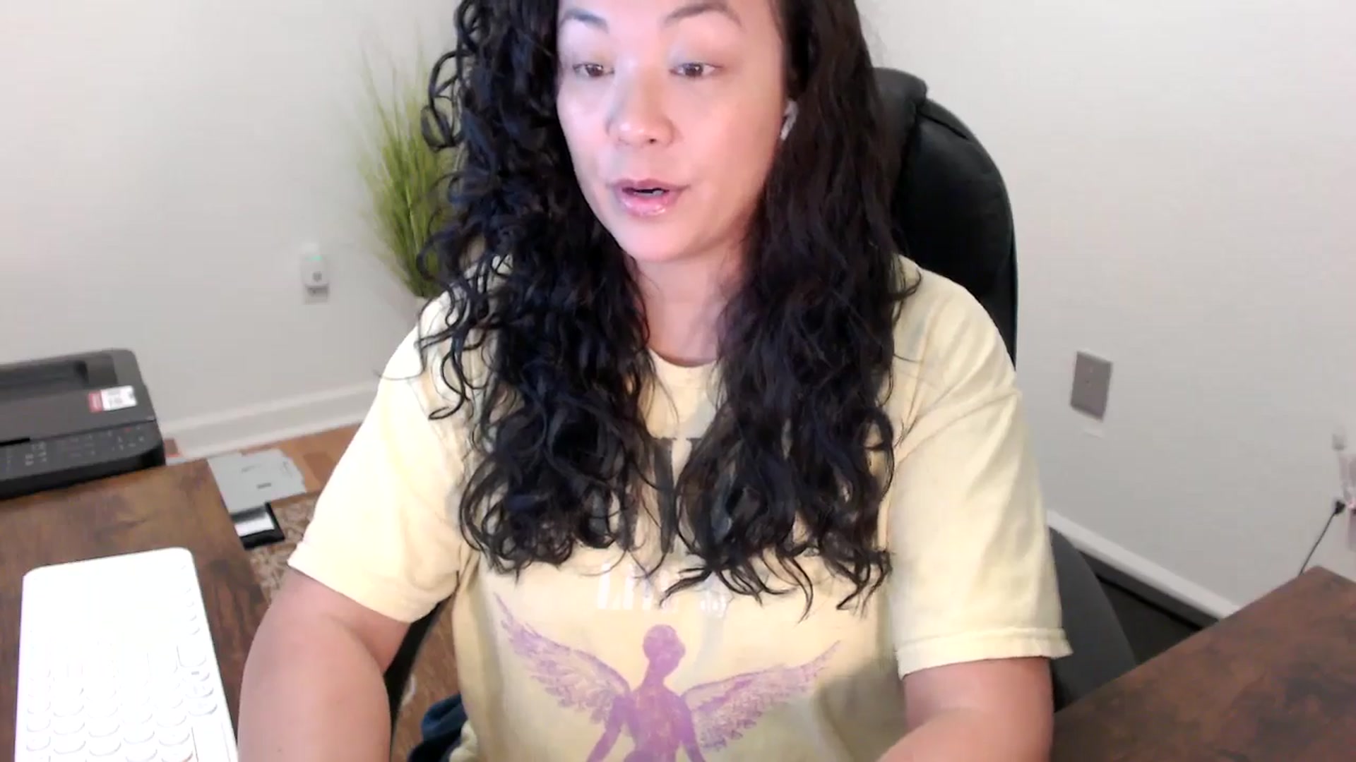 Gallery image thumbnail from MickaylaStar's myfreecams stream on, 11/12/2025, 16:50 image 4 of 20