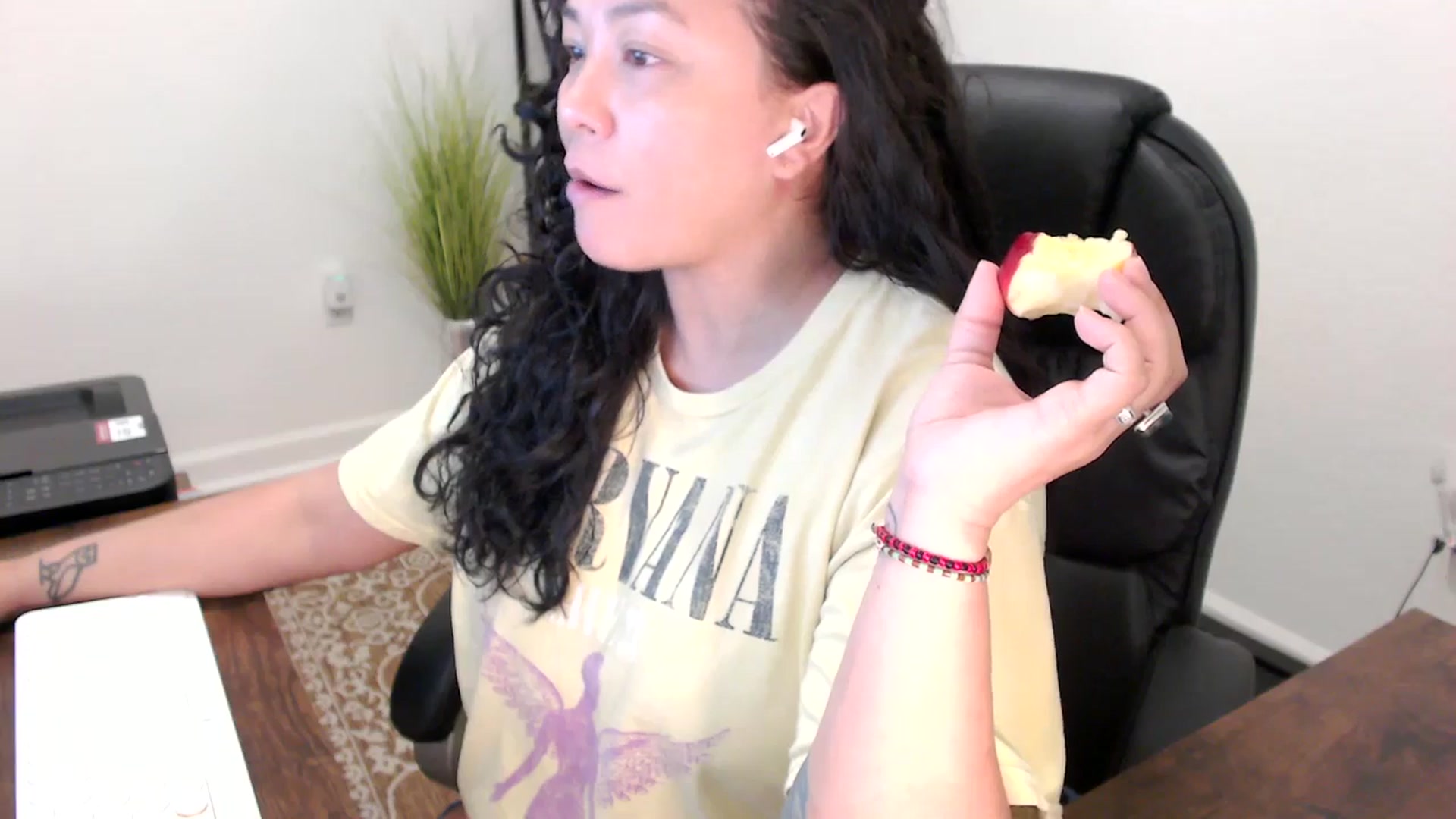 Gallery image thumbnail from MickaylaStar's myfreecams stream on, 11/12/2025, 17:52 image 4 of 20