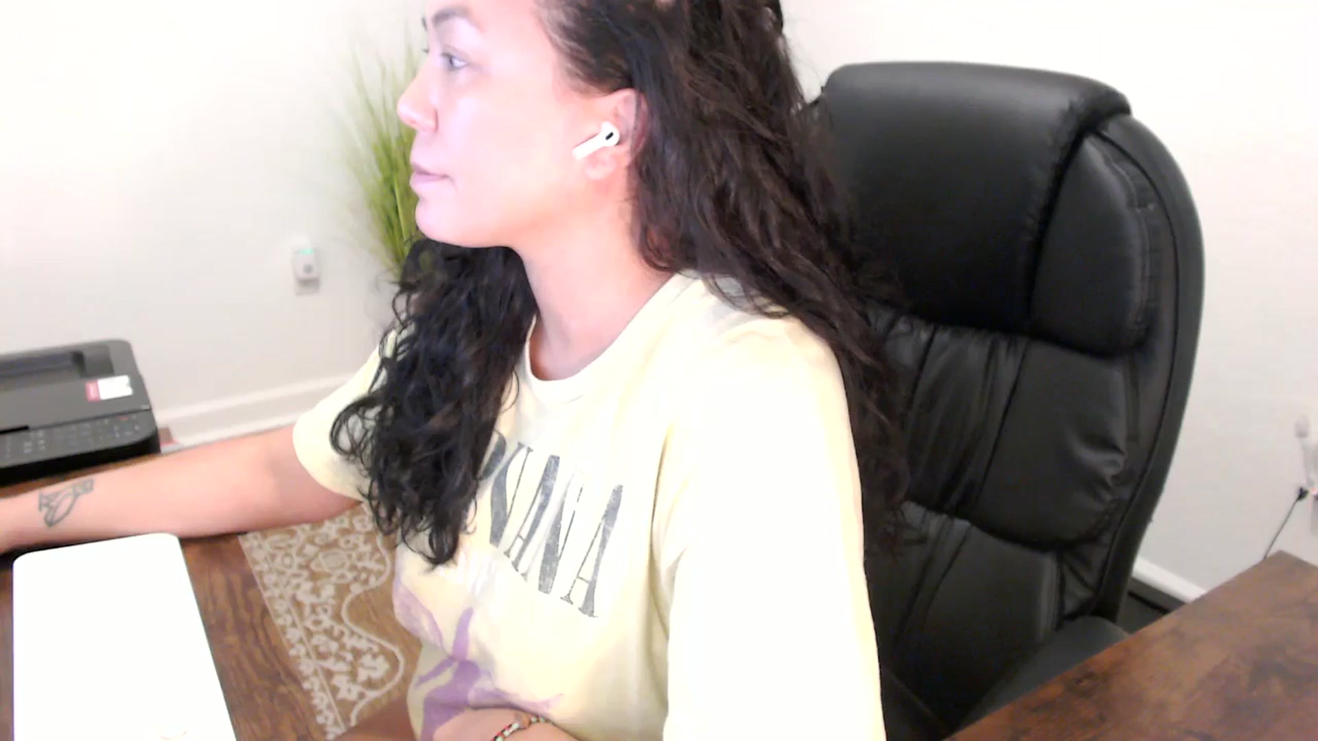 Gallery image thumbnail from MickaylaStar's myfreecams stream on, 11/12/2025, 17:52 image 6 of 20