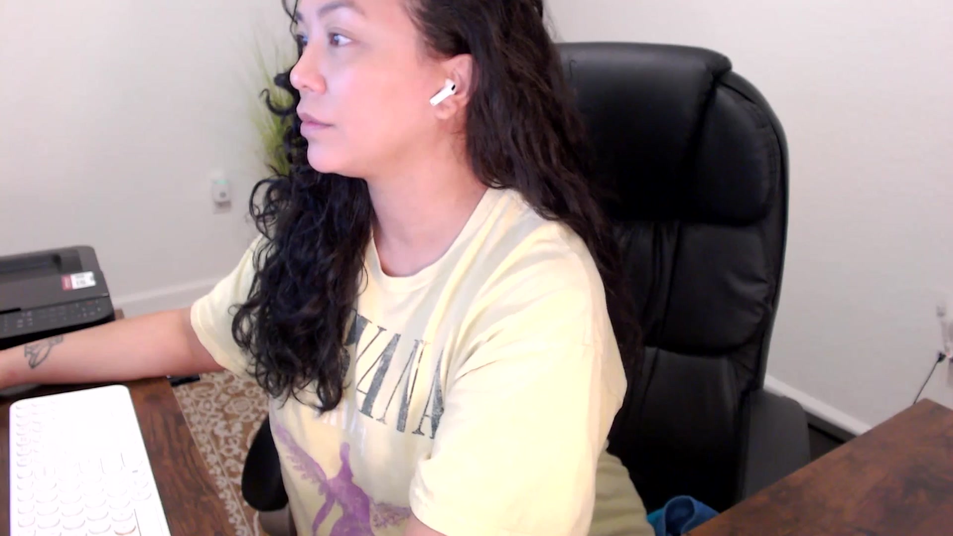 Gallery image thumbnail from MickaylaStar's myfreecams stream on, 11/12/2025, 17:52 image 12 of 20
