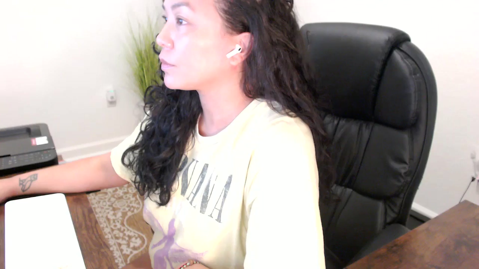 Gallery image thumbnail from MickaylaStar's myfreecams stream on, 11/12/2025, 17:52 image 7 of 20