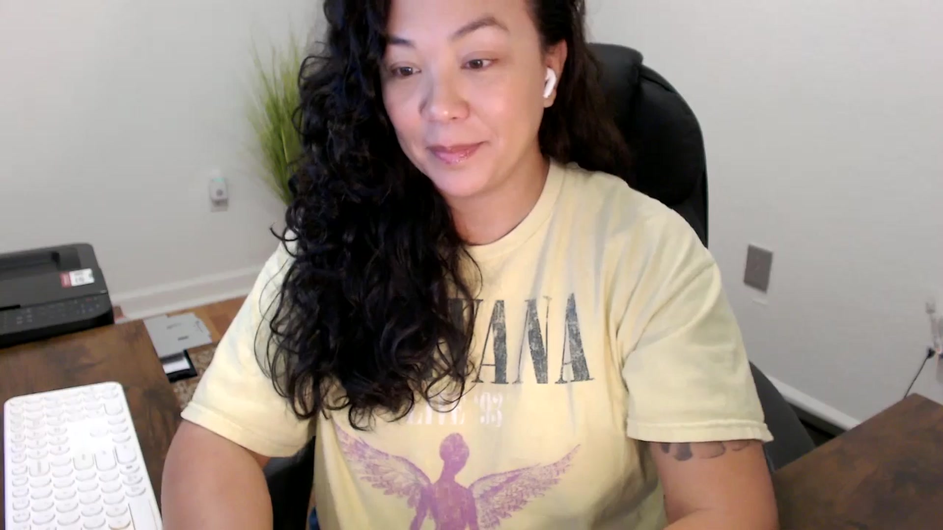 Gallery image thumbnail from MickaylaStar's myfreecams stream on, 11/12/2025, 18:43 image 7 of 20