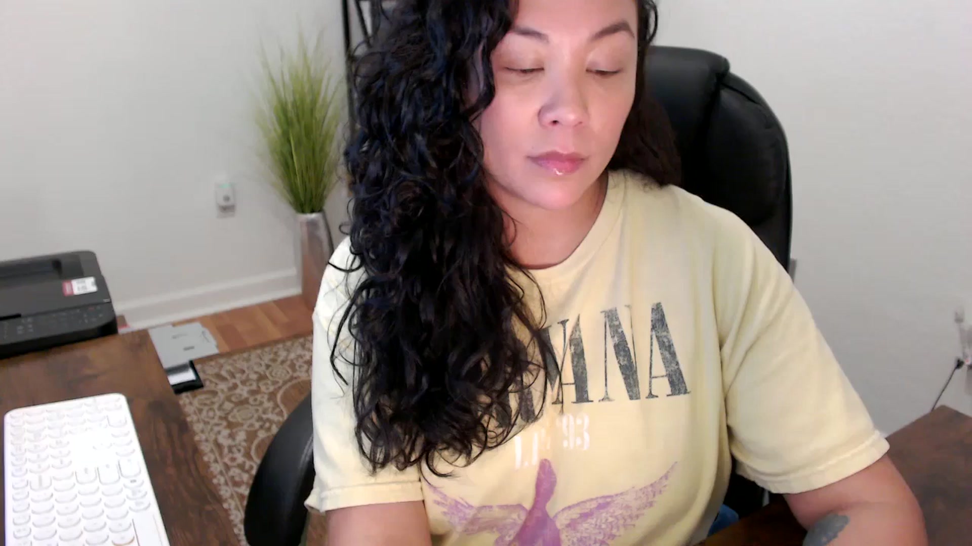 Gallery image thumbnail from MickaylaStar's myfreecams stream on, 11/12/2025, 18:43 image 1 of 20