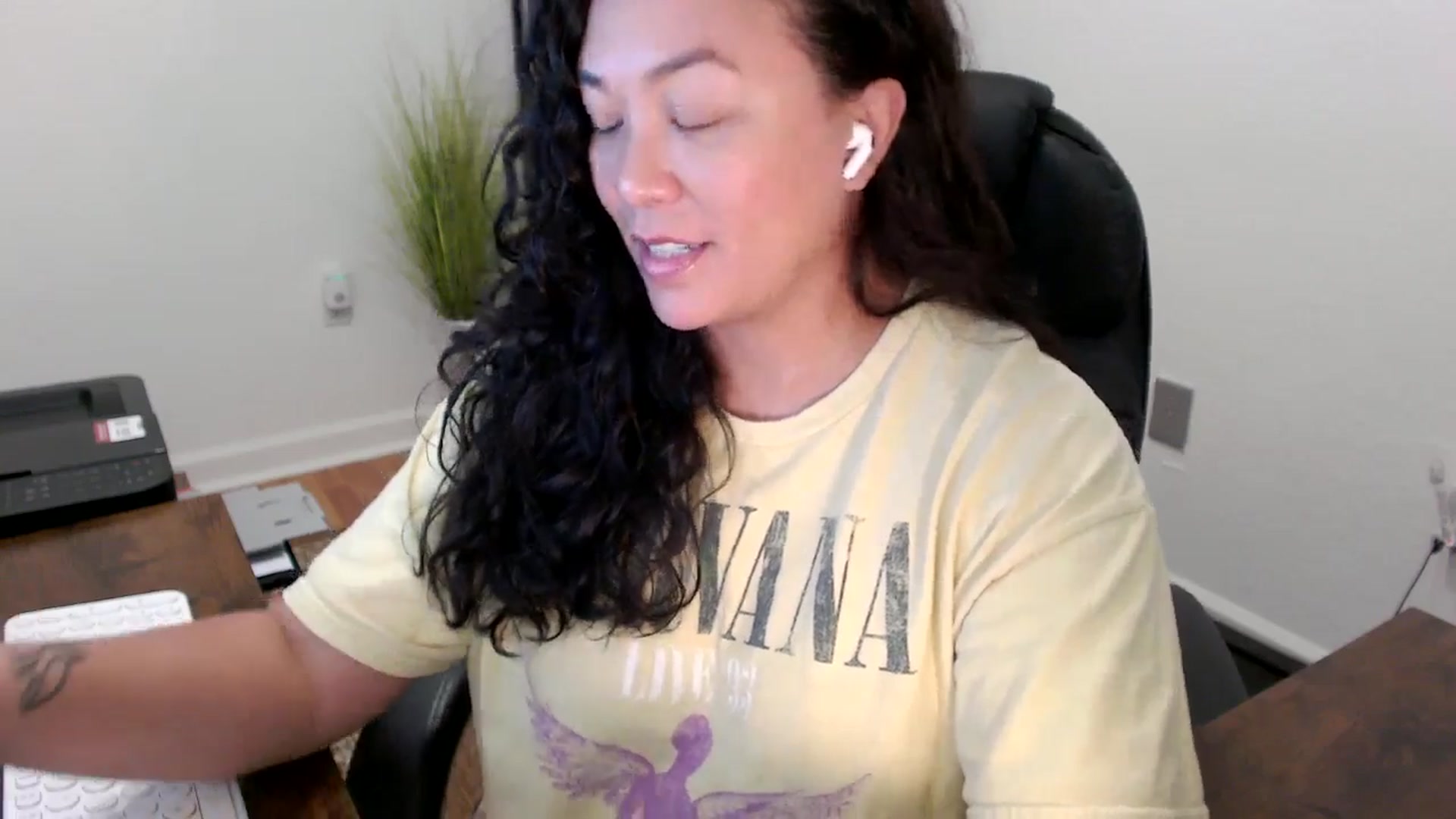 Gallery image thumbnail from MickaylaStar's myfreecams stream on, 11/12/2025, 18:43 image 19 of 20