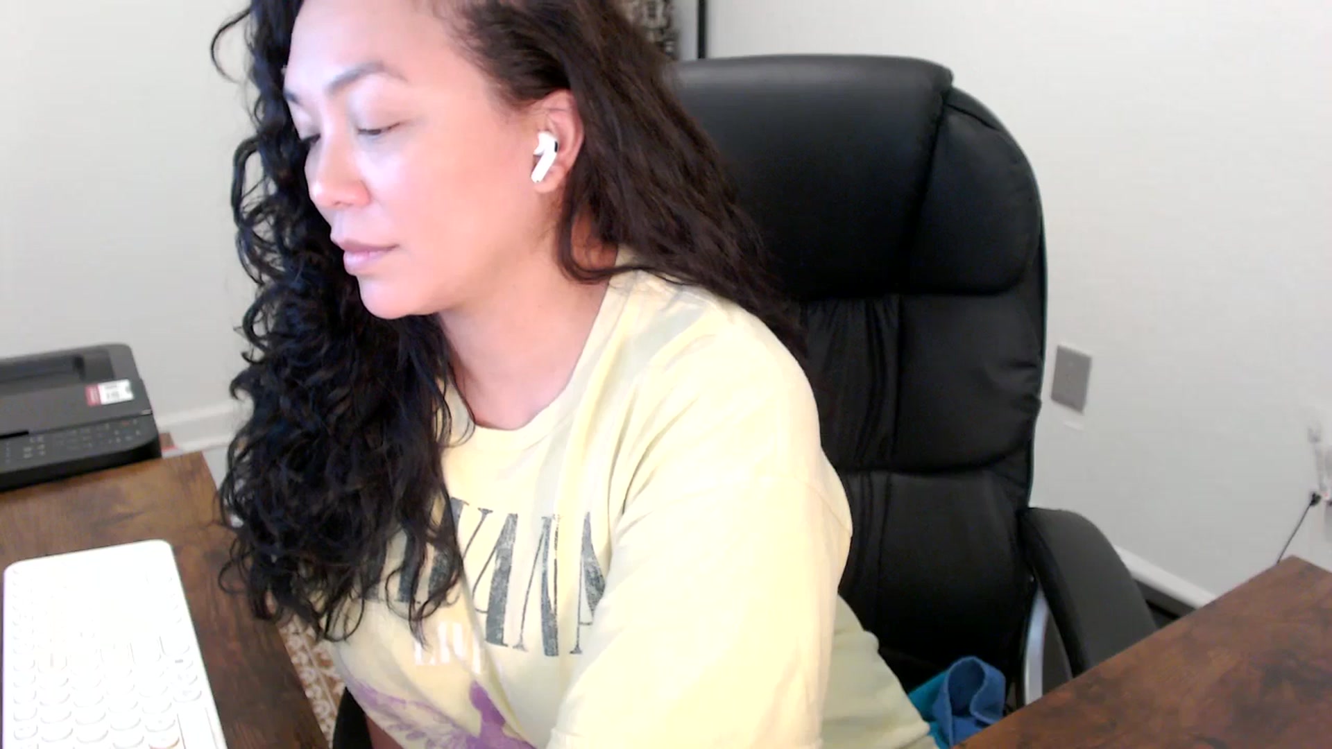 Gallery image thumbnail from MickaylaStar's myfreecams stream on, 11/12/2025, 19:10 image 12 of 20