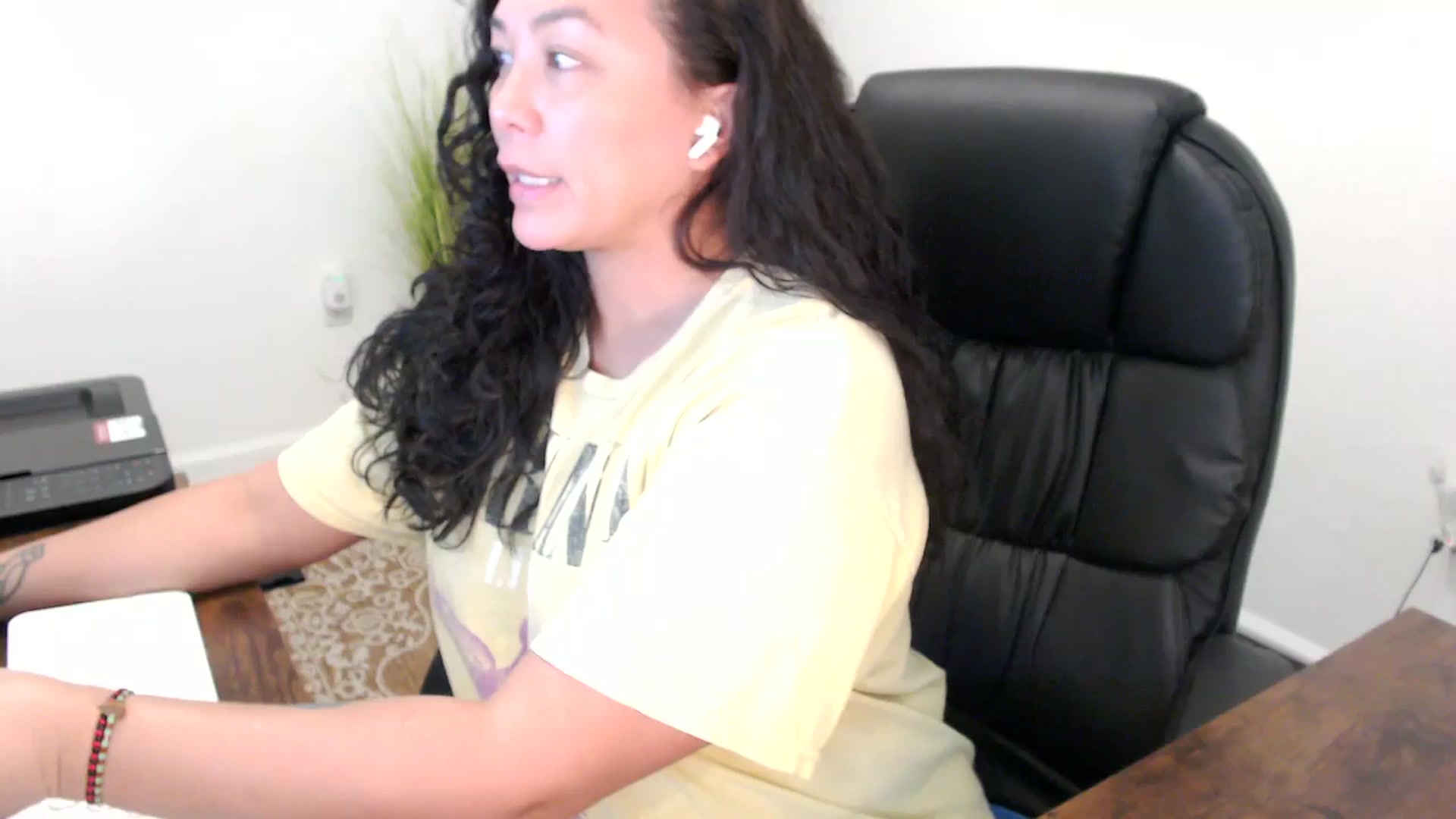 Gallery image thumbnail from MickaylaStar's myfreecams stream on, 11/12/2025, 19:10 image 19 of 20