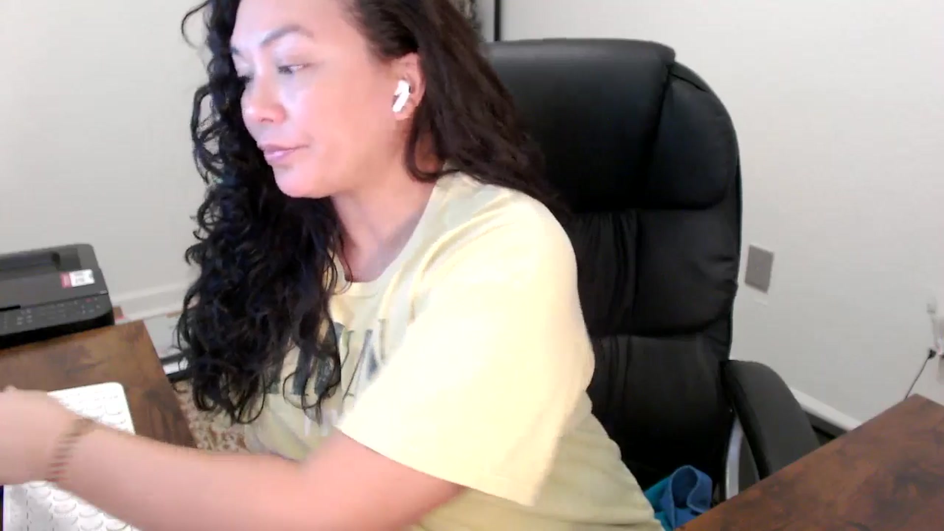 Gallery image thumbnail from MickaylaStar's myfreecams stream on, 11/12/2025, 19:10 image 13 of 20