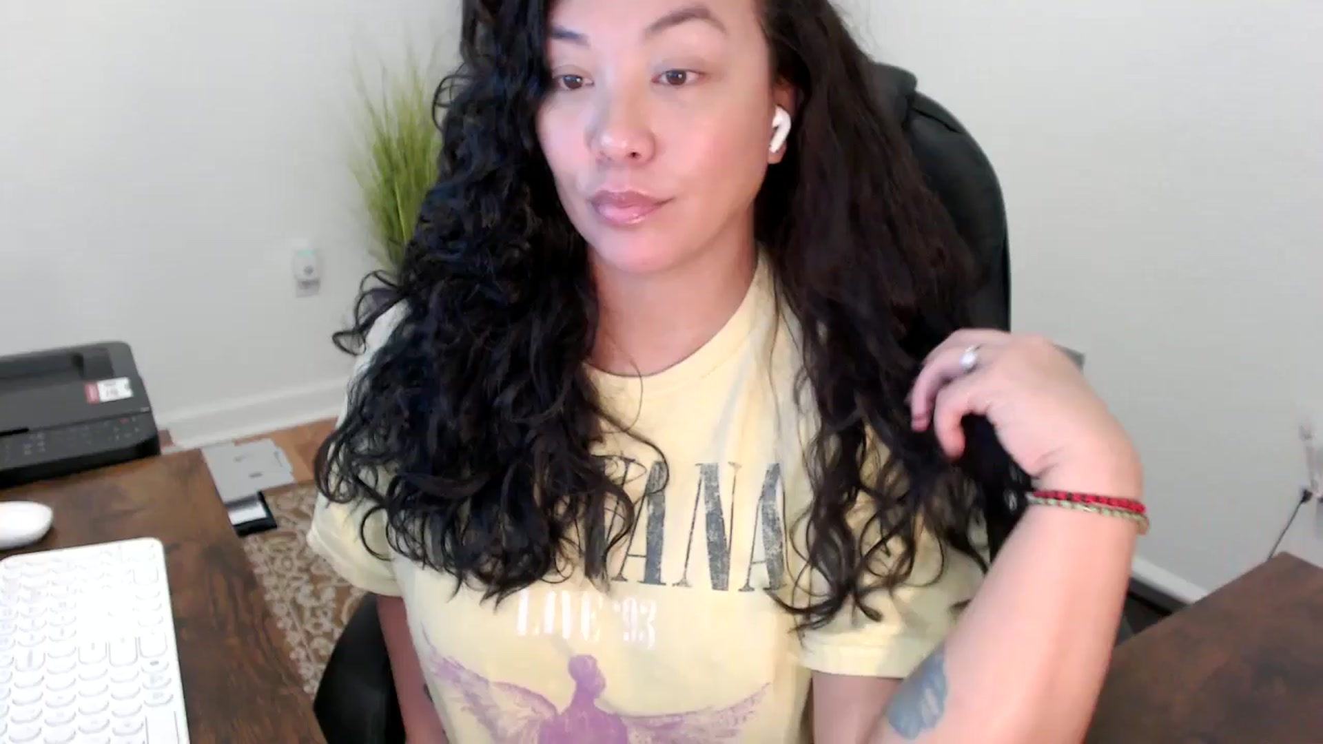 Gallery image thumbnail from MickaylaStar's myfreecams stream on, 11/12/2025, 19:59 image 19 of 20