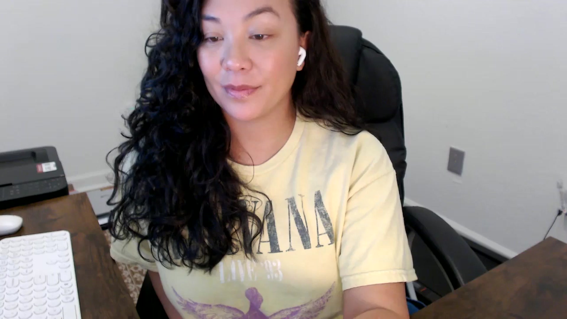 Gallery image thumbnail from MickaylaStar's myfreecams stream on, 11/12/2025, 19:59 image 17 of 20