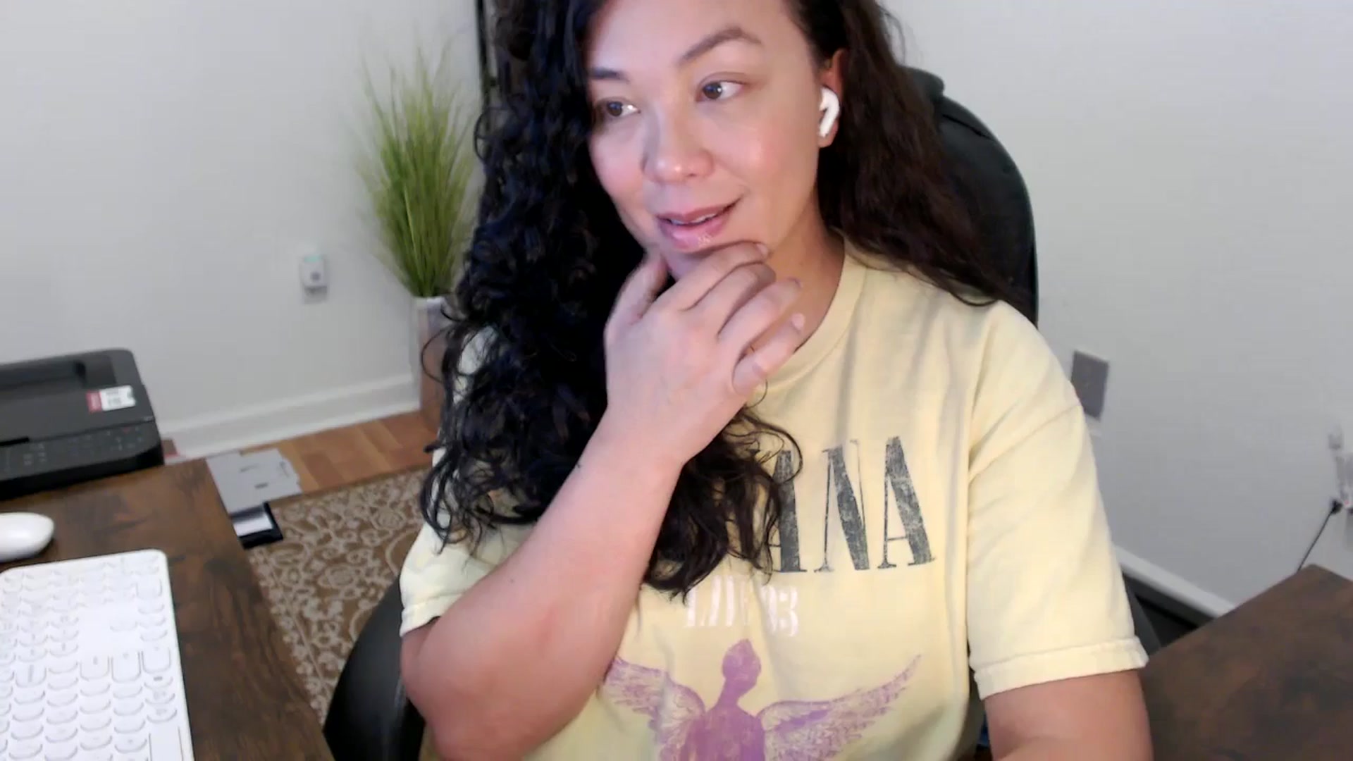 Gallery image thumbnail from MickaylaStar's myfreecams stream on, 11/12/2025, 19:59 image 18 of 20