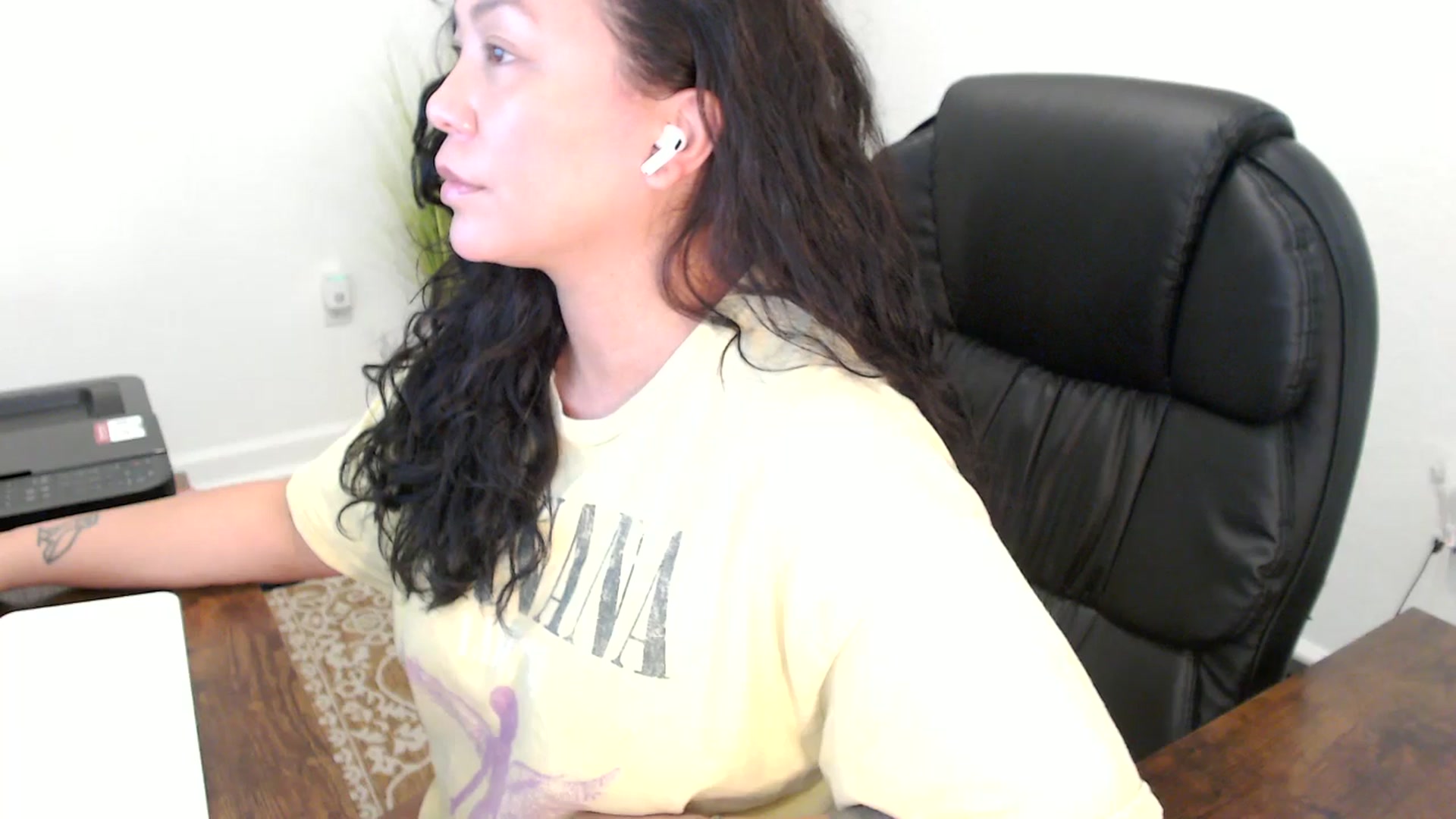 Gallery image thumbnail from MickaylaStar's myfreecams stream on, 11/12/2025, 19:59 image 11 of 20