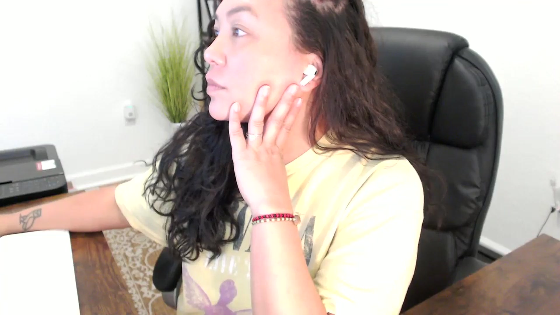 Gallery image thumbnail from MickaylaStar's myfreecams stream on, 11/12/2025, 20:51 image 18 of 20