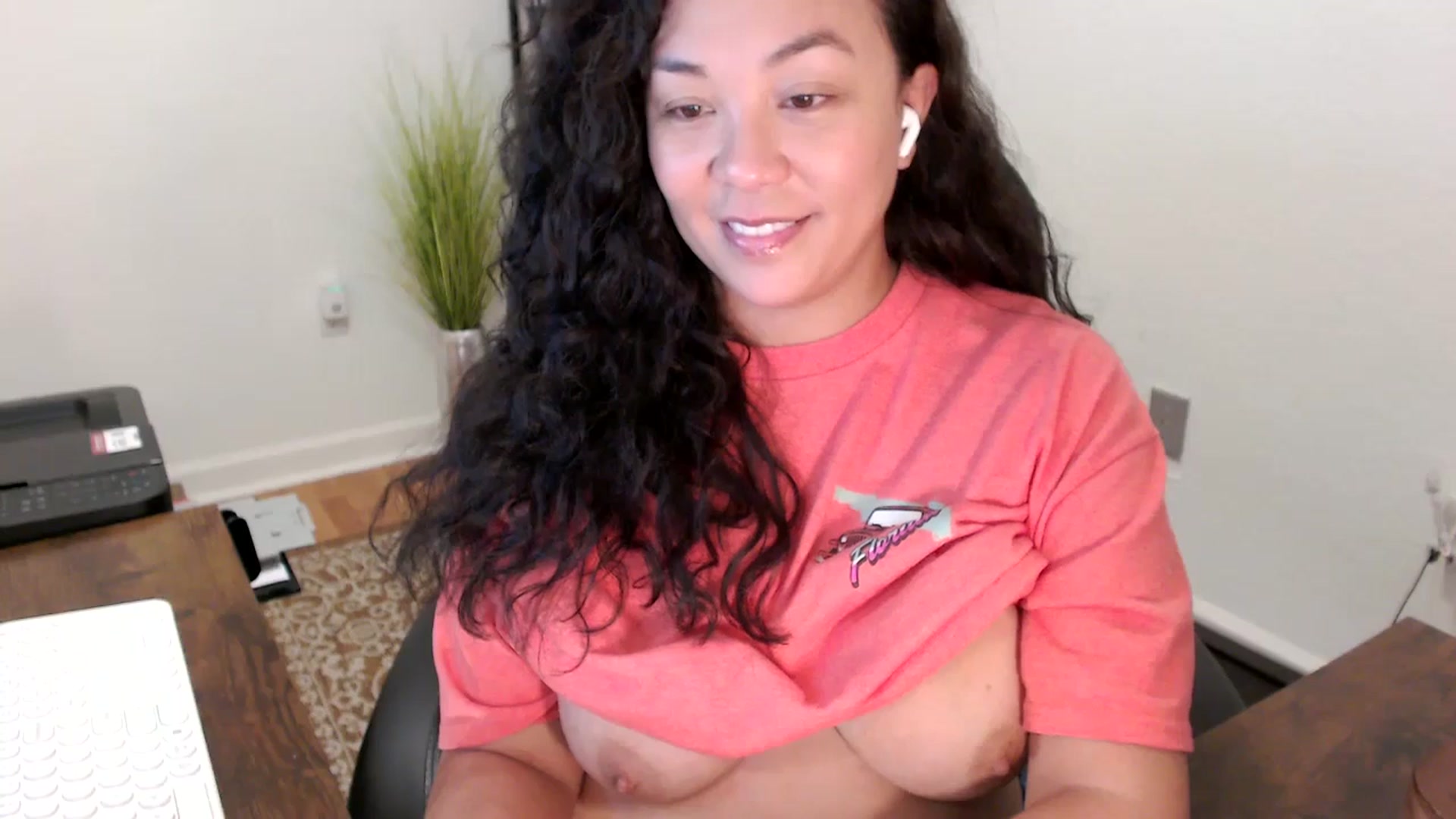 Gallery image thumbnail from MickaylaStar's myfreecams stream on, 11/13/2025, 16:00 image 16 of 20