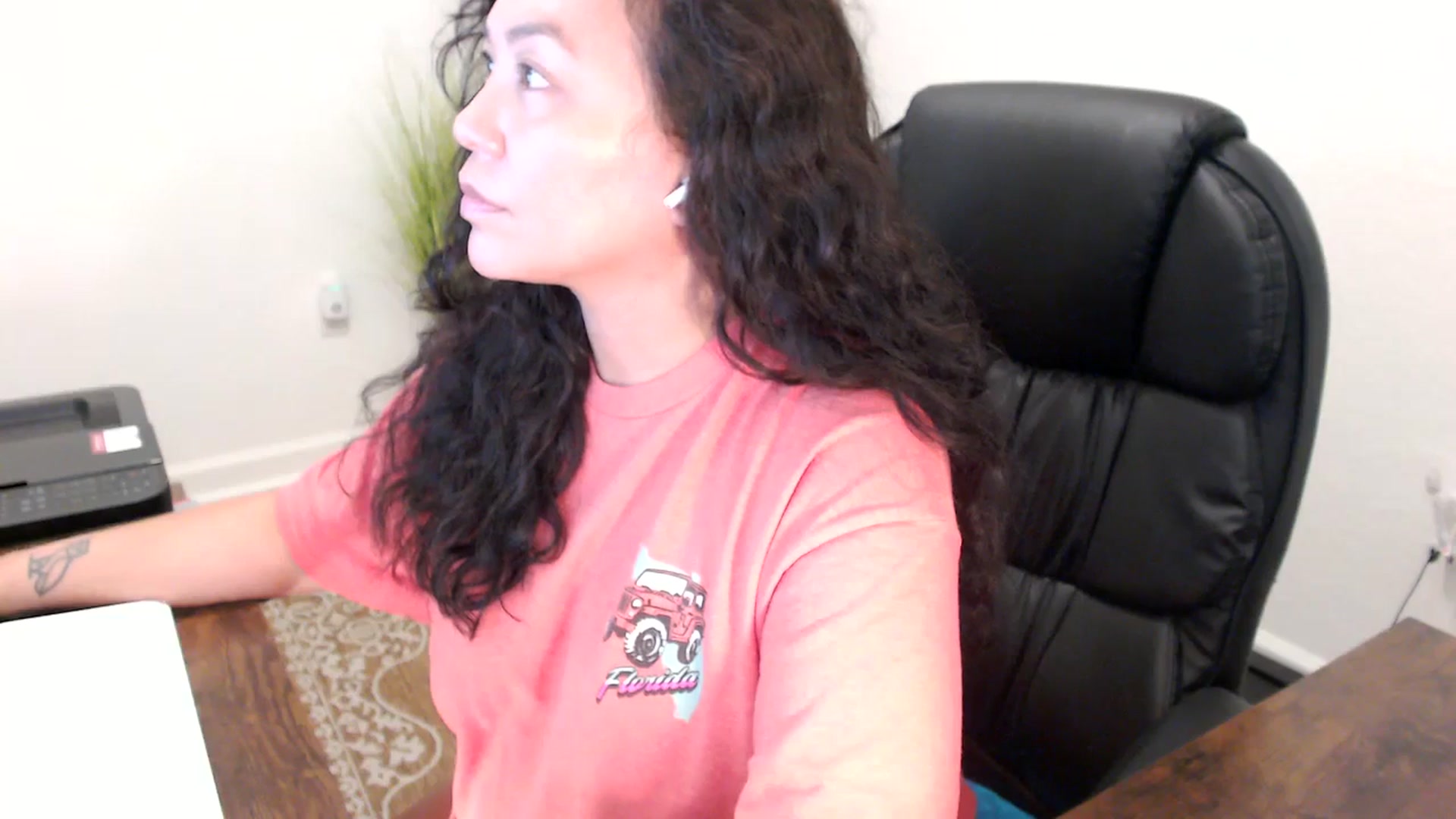 Gallery image thumbnail from MickaylaStar's myfreecams stream on, 11/13/2025, 16:34 image 13 of 20